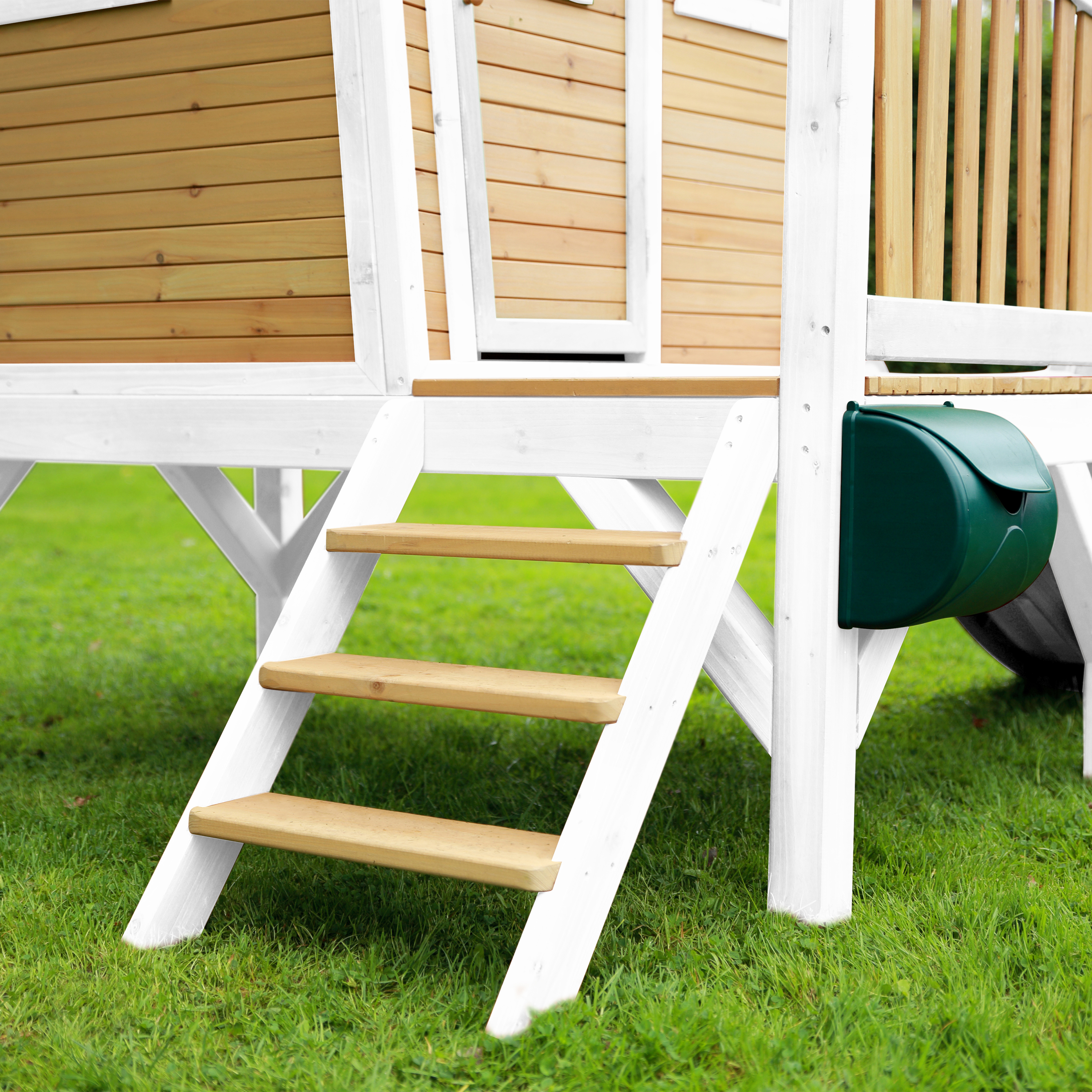 AXI Robin Playhouse Brown/White - White Slide