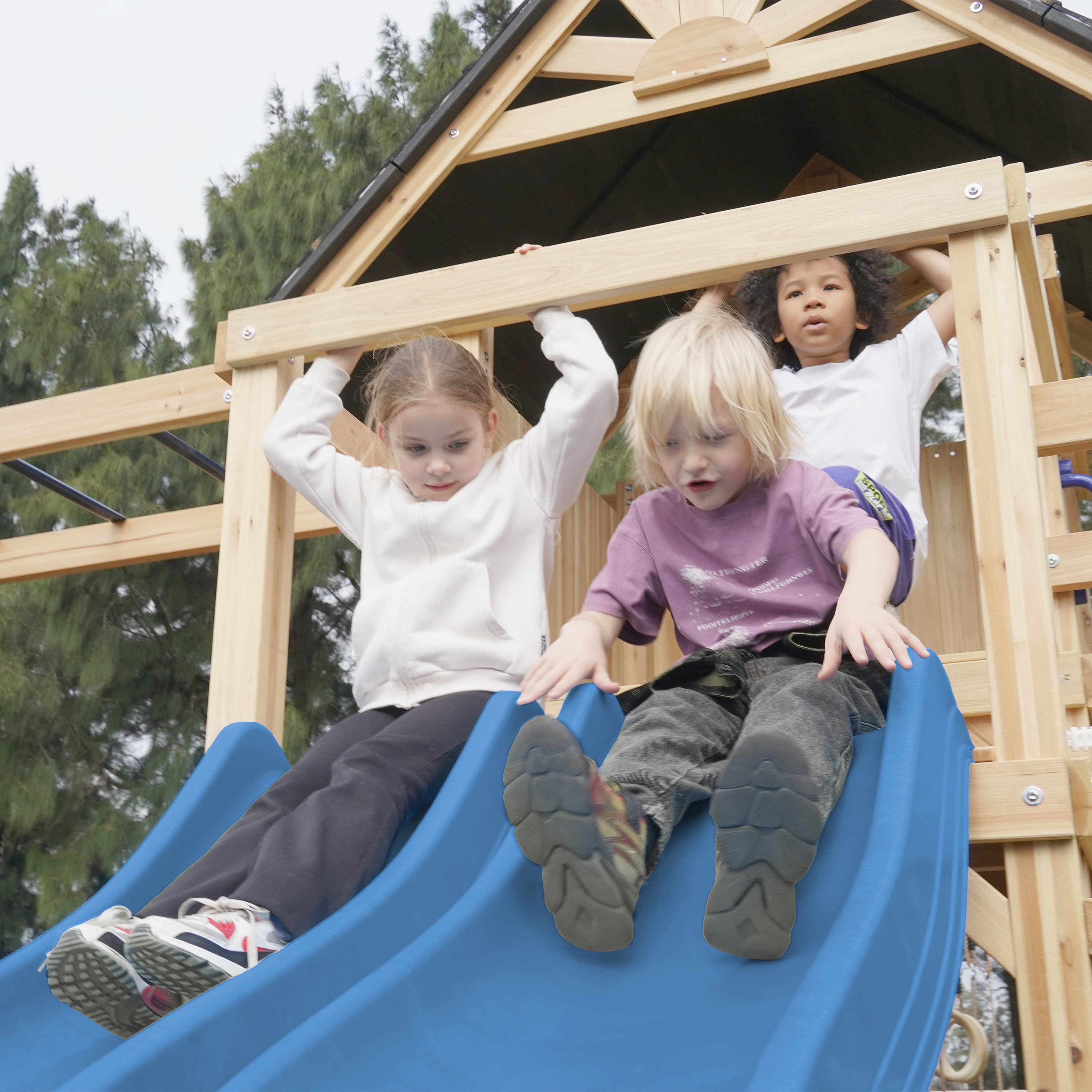 AXI Hunter Climbing Frame with Swings, Climbing Frame, Climbing Bridge and Multiple Platforms – Blue Double Slide