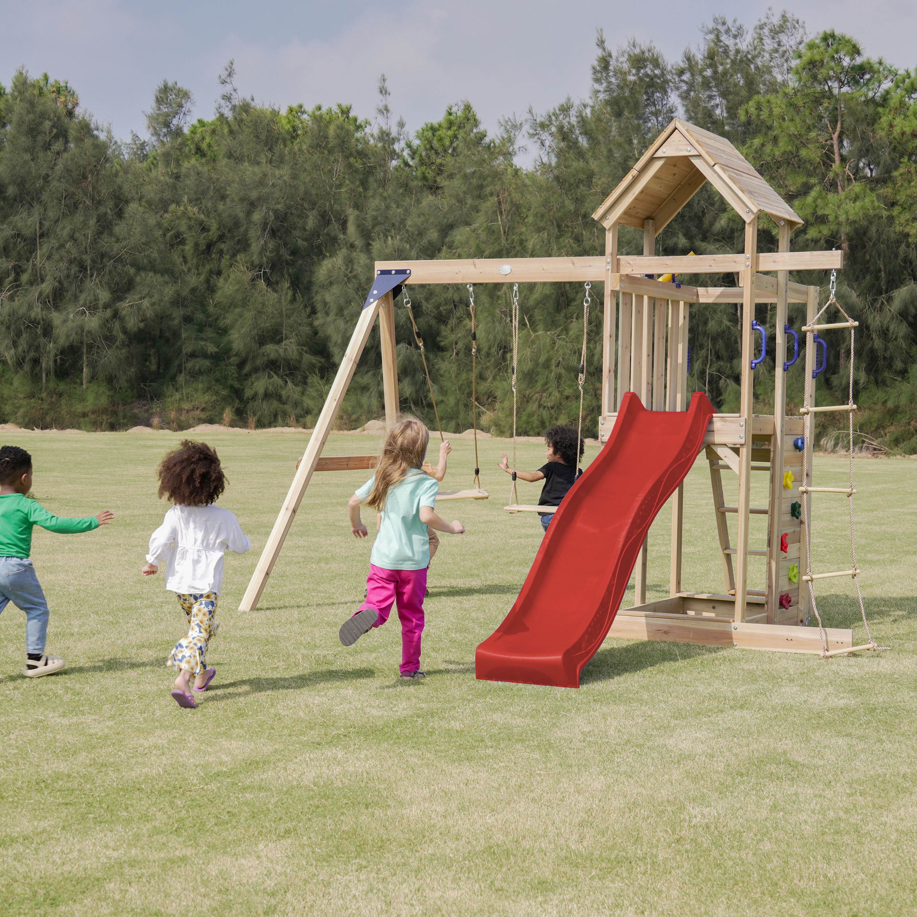 AXI Moos Aire de jeux avec balançoire double et échelle en corde marron - toboggan rouge