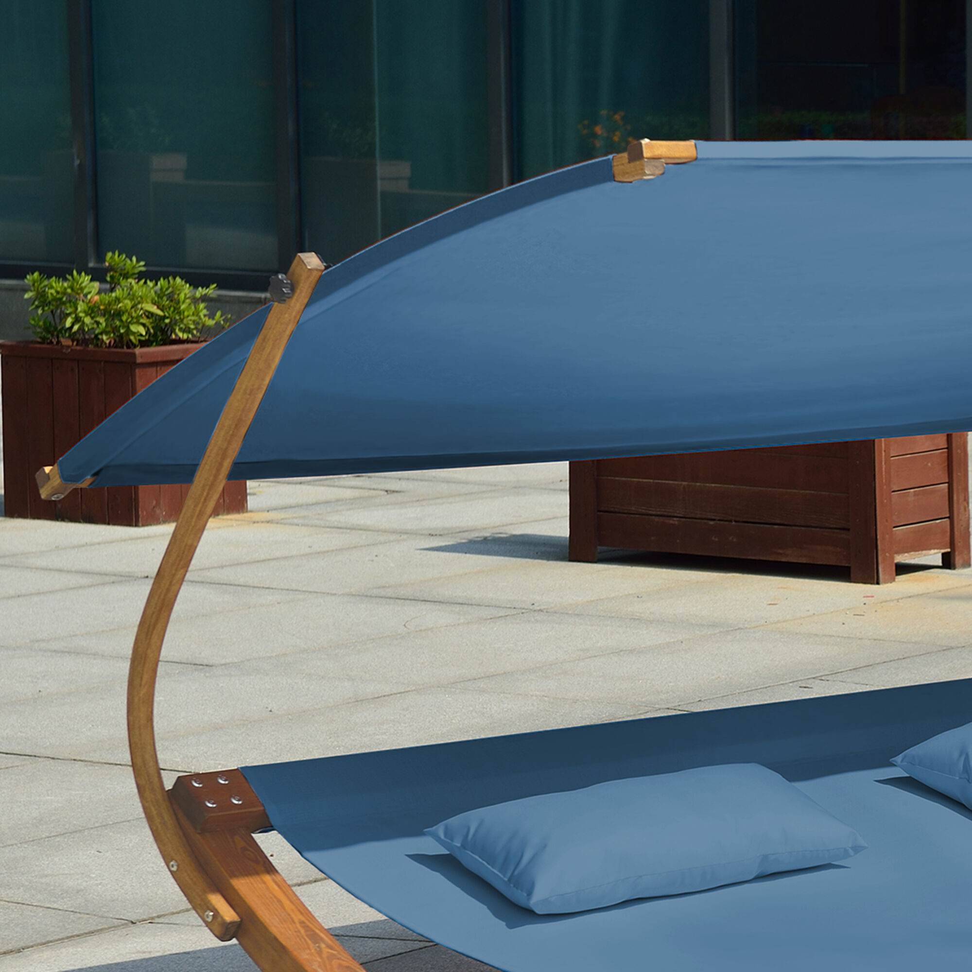 AXI Mallorca Bain de soleil 2 personnes - Bleu sfeerfoto AXI Mallorca Tweepersoons ligbed met zonnescherm Blauw