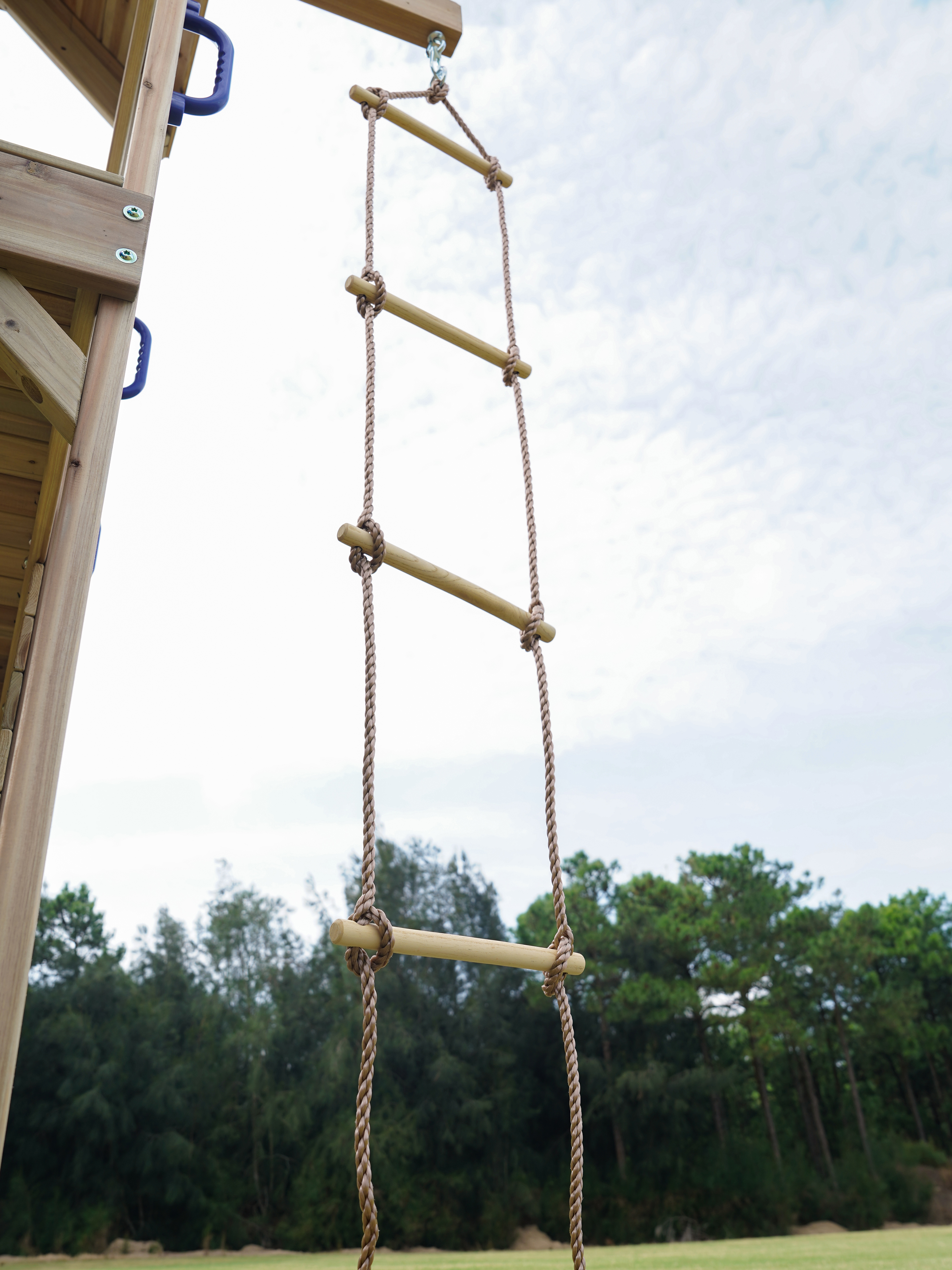 AXI Moos Aire de jeux avec balançoire double et échelle en corde marron - toboggan vert