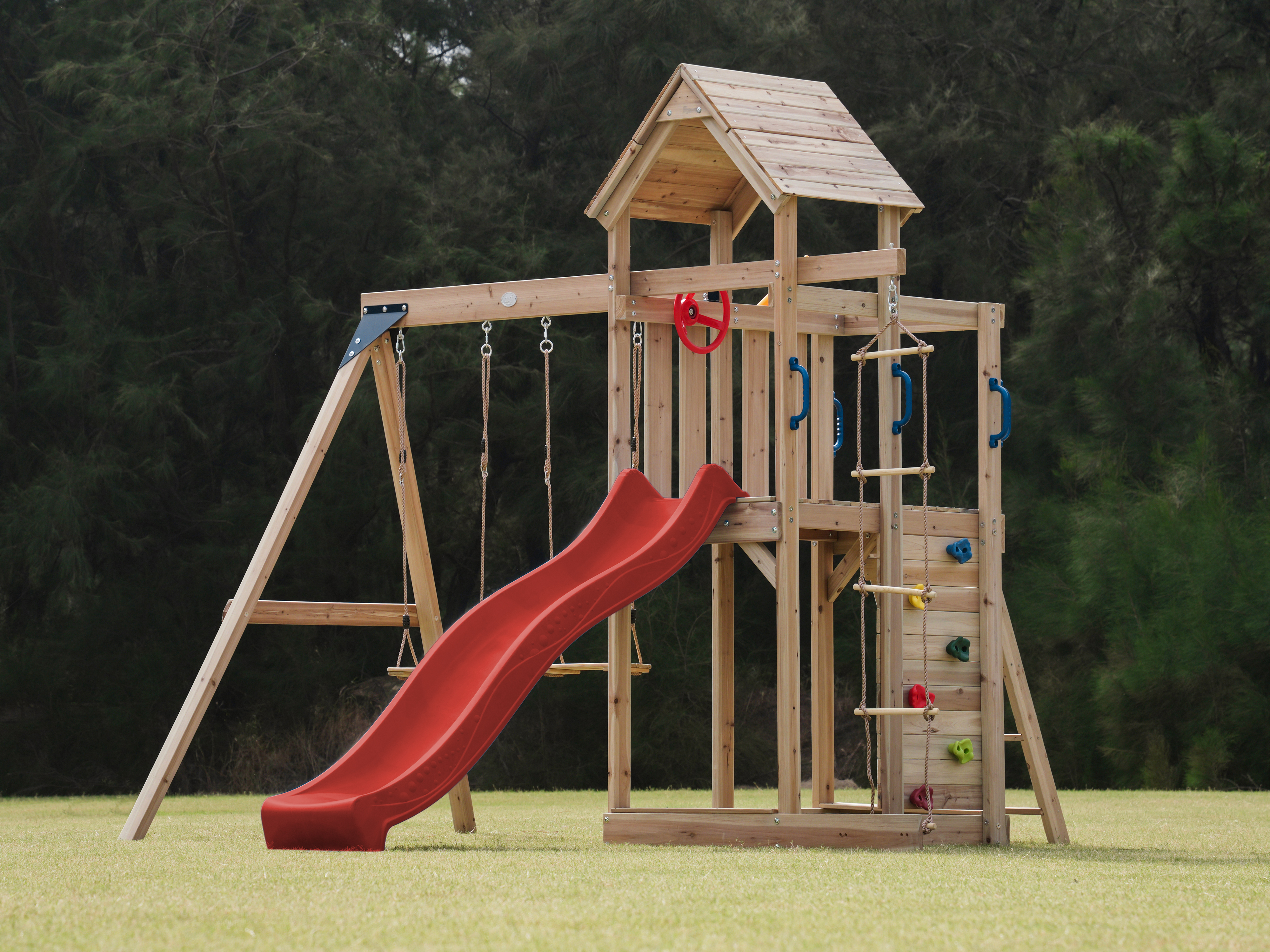 AXI Moos Aire de jeux avec balançoire double et échelle en corde marron - toboggan rouge