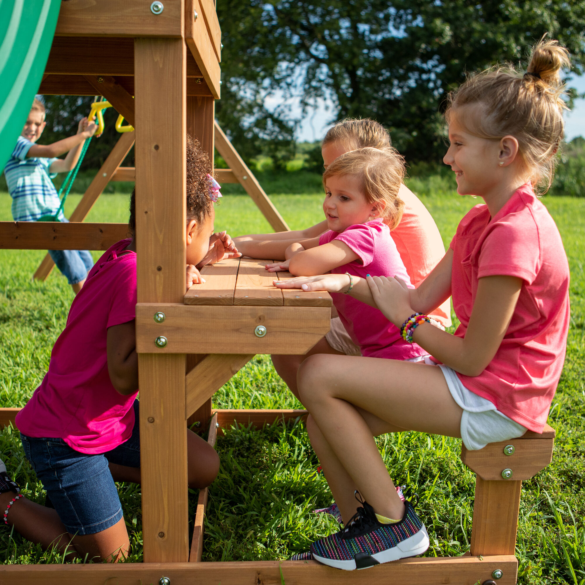 Backyard Discovery Belmont Aire de jeux avec Balançoires et Toboggan