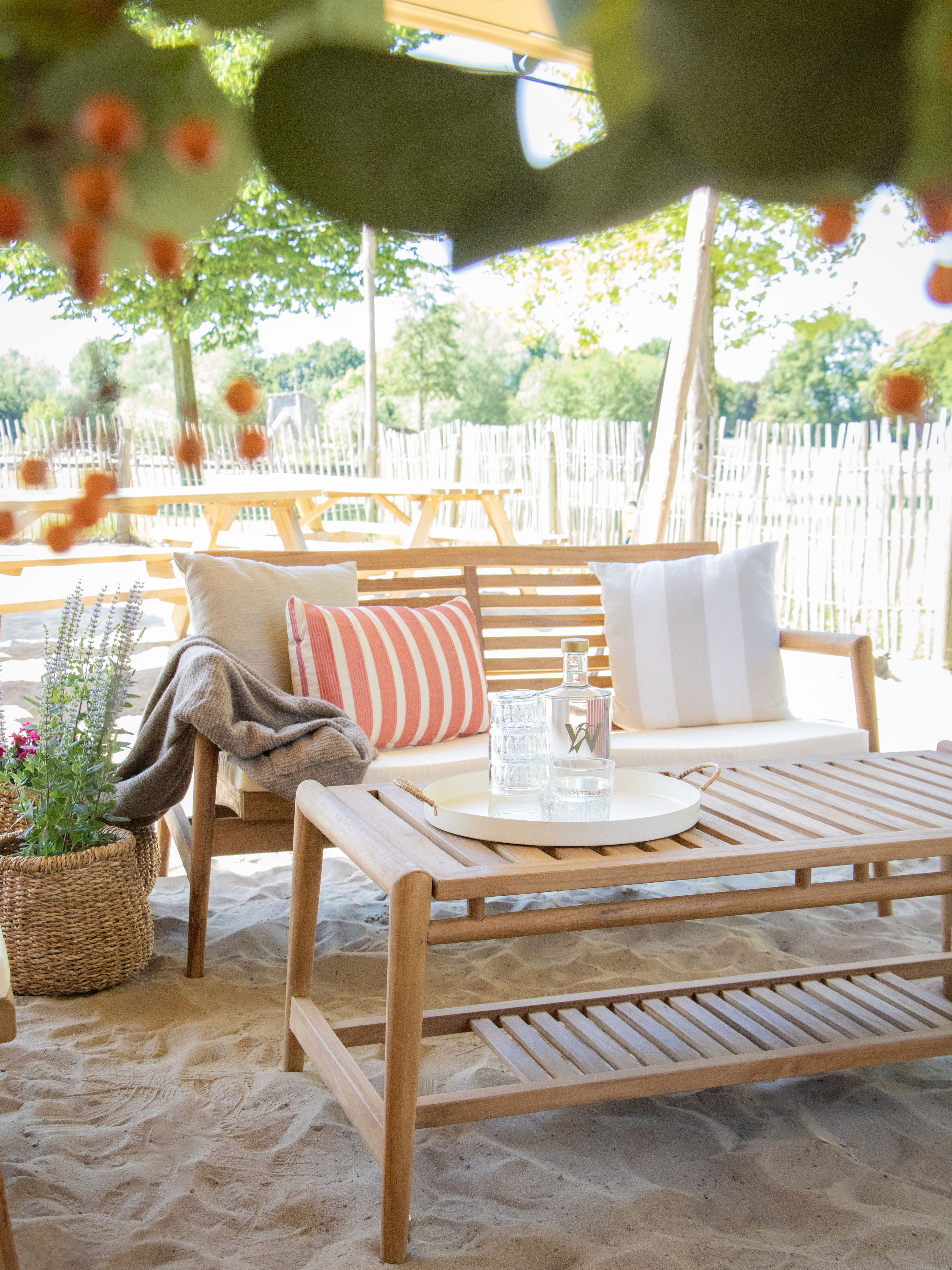 AXI June Lounge Set 4-piece with bench, table & 2 chairs - Teak/Cream