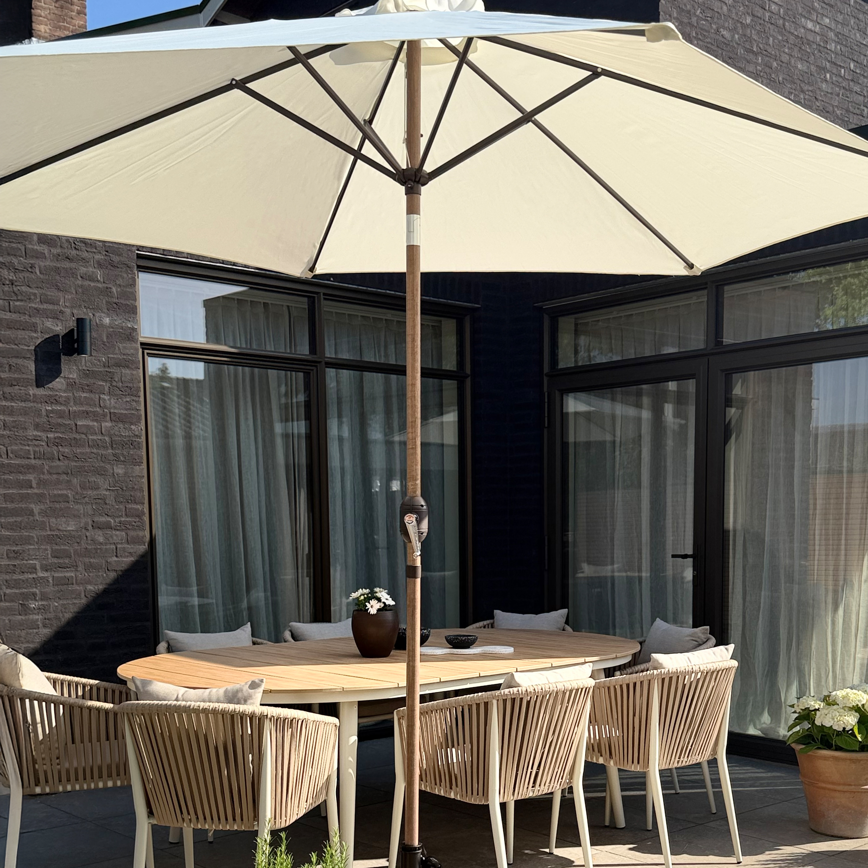 AXI Noor Centre Pole Parasol Ø 300cm incl. parasol base Oak-look/Beige