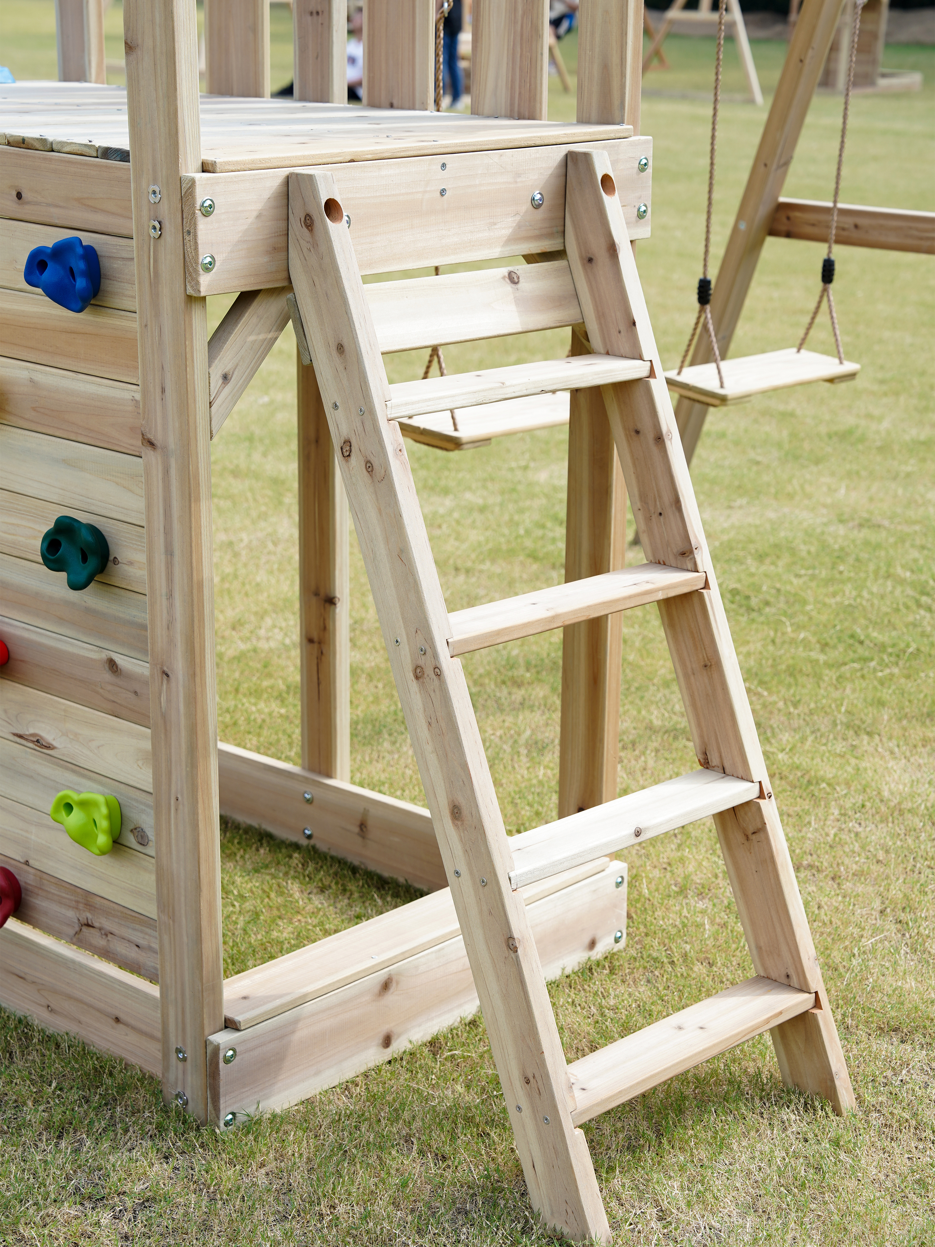 AXI Aire de jeux Moos avec balançoire double et échelle de corde marron - toboggan blanc