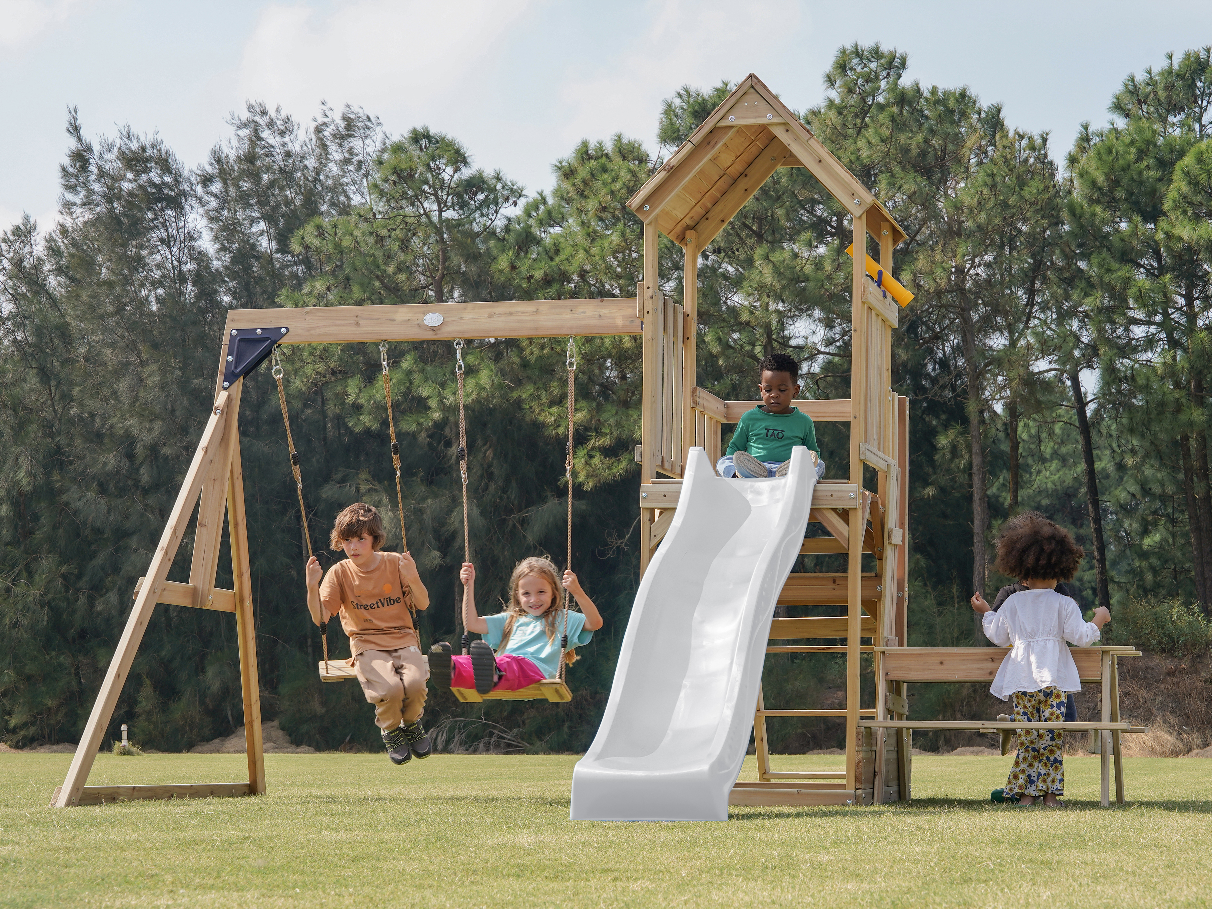 AXI Mette Aire de jeux avec balançoire double marron - blanc toboggan