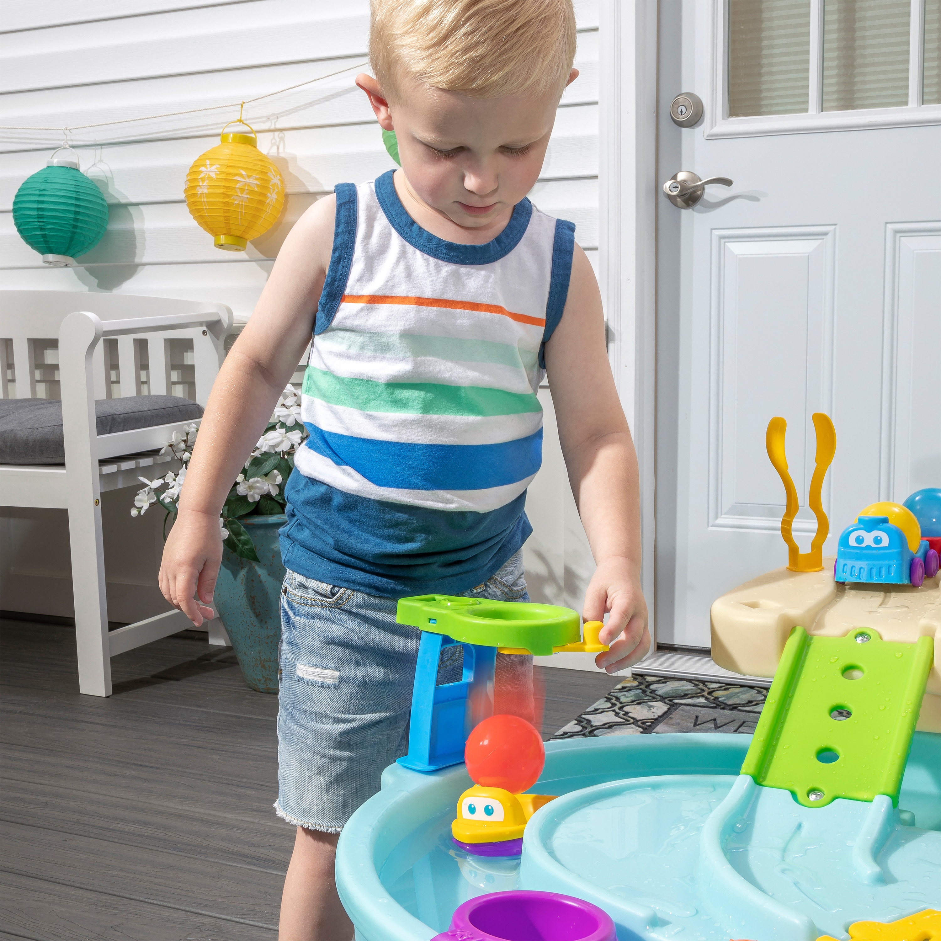 Step2 Ball Buddies Adventure Center Table d'eau avec balles 