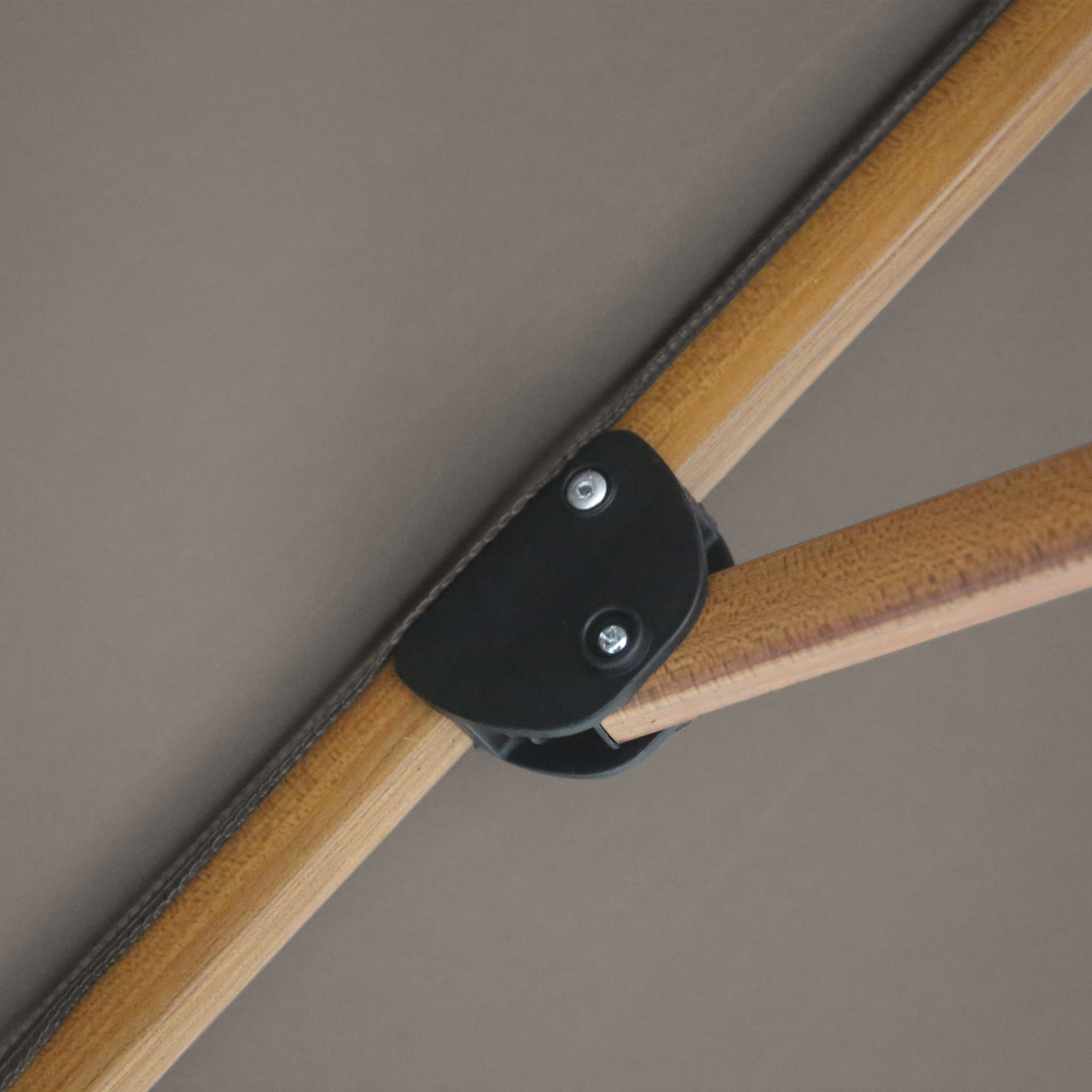 AXI Alina Cantilever Parasol 300x300cm Wood-look/Taupe