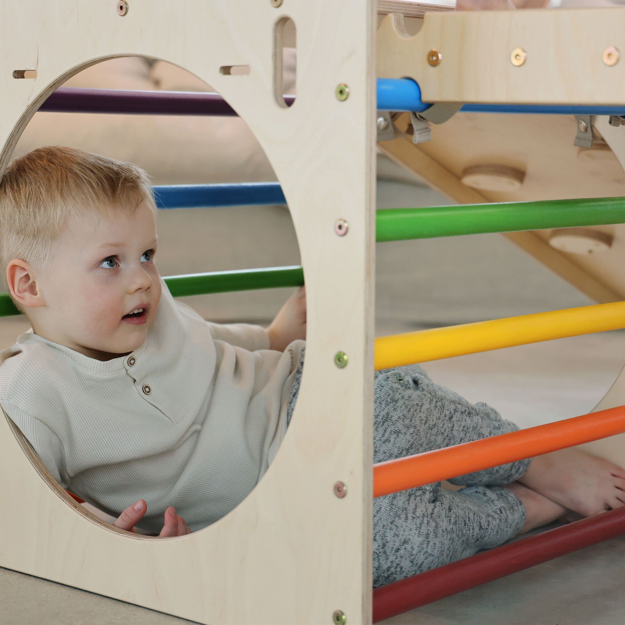 KateHaa Jouet Montessori Cube d'activités en bois Planche escalade Couleur Arc-en-ciel