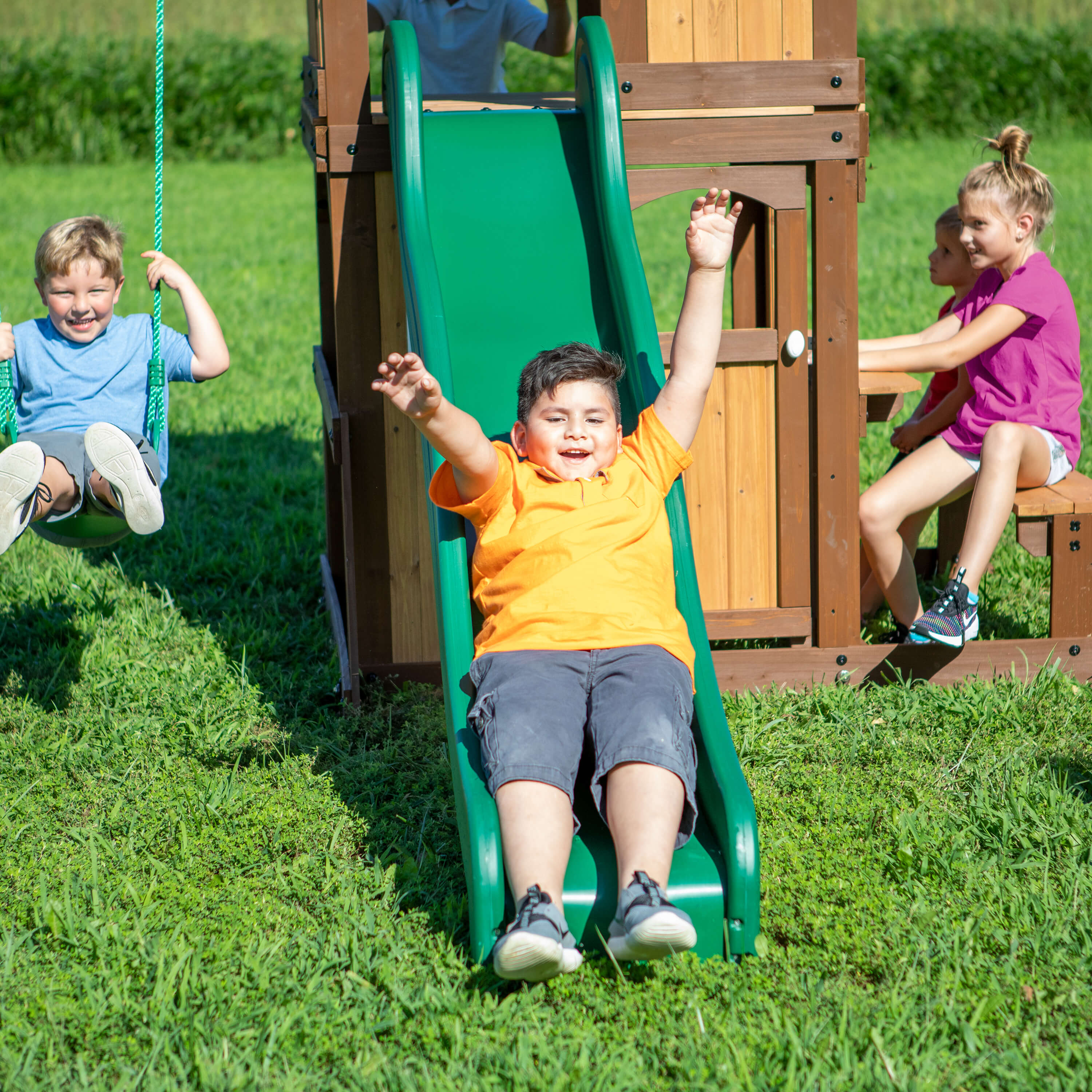 Backyard Discovery Lakewood Aire de jeux avec balançoires et toboggan