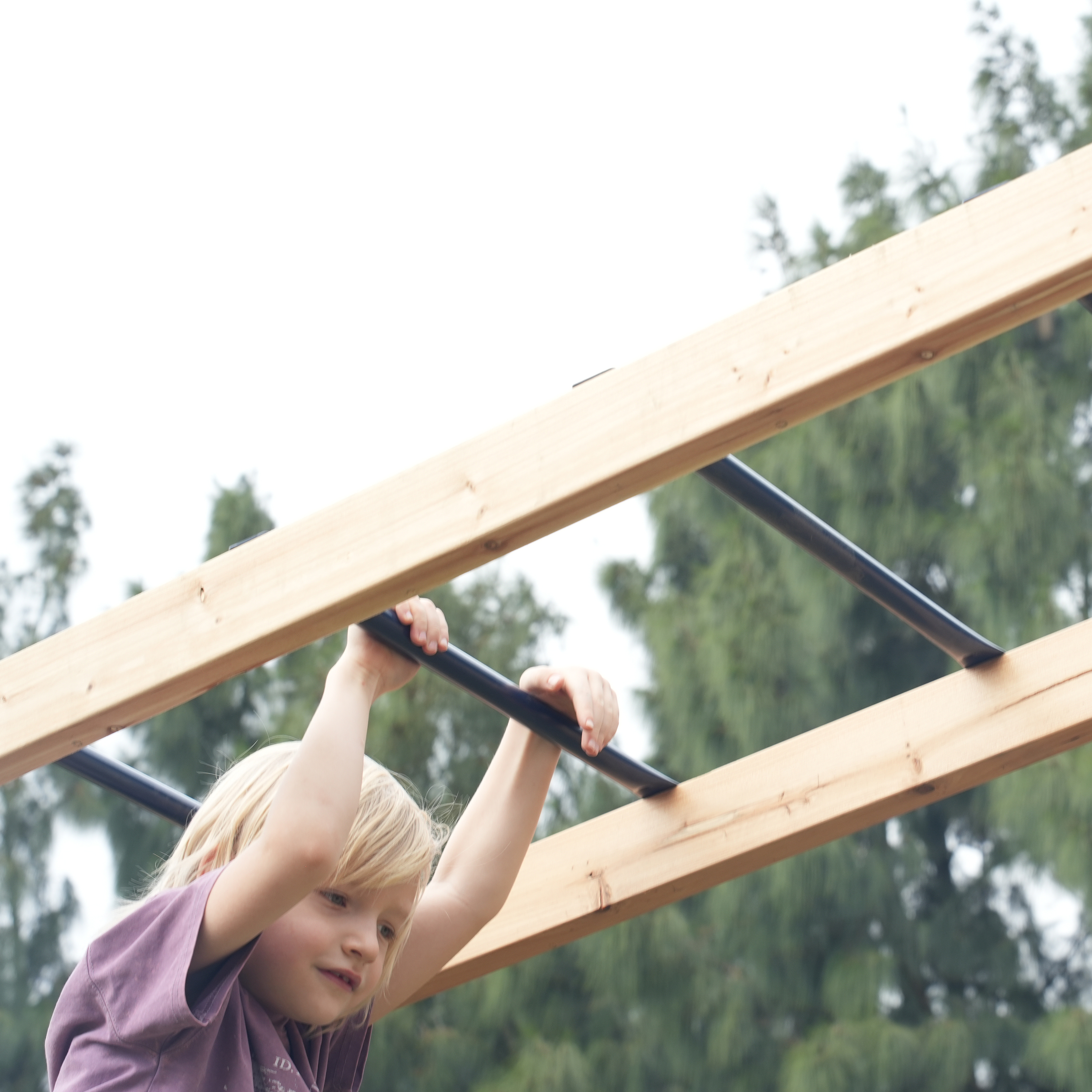 AXI Hunter Climbing Frame with Swings, Climbing Frame, Climbing Bridge and Multiple Platforms – Green Double Slide