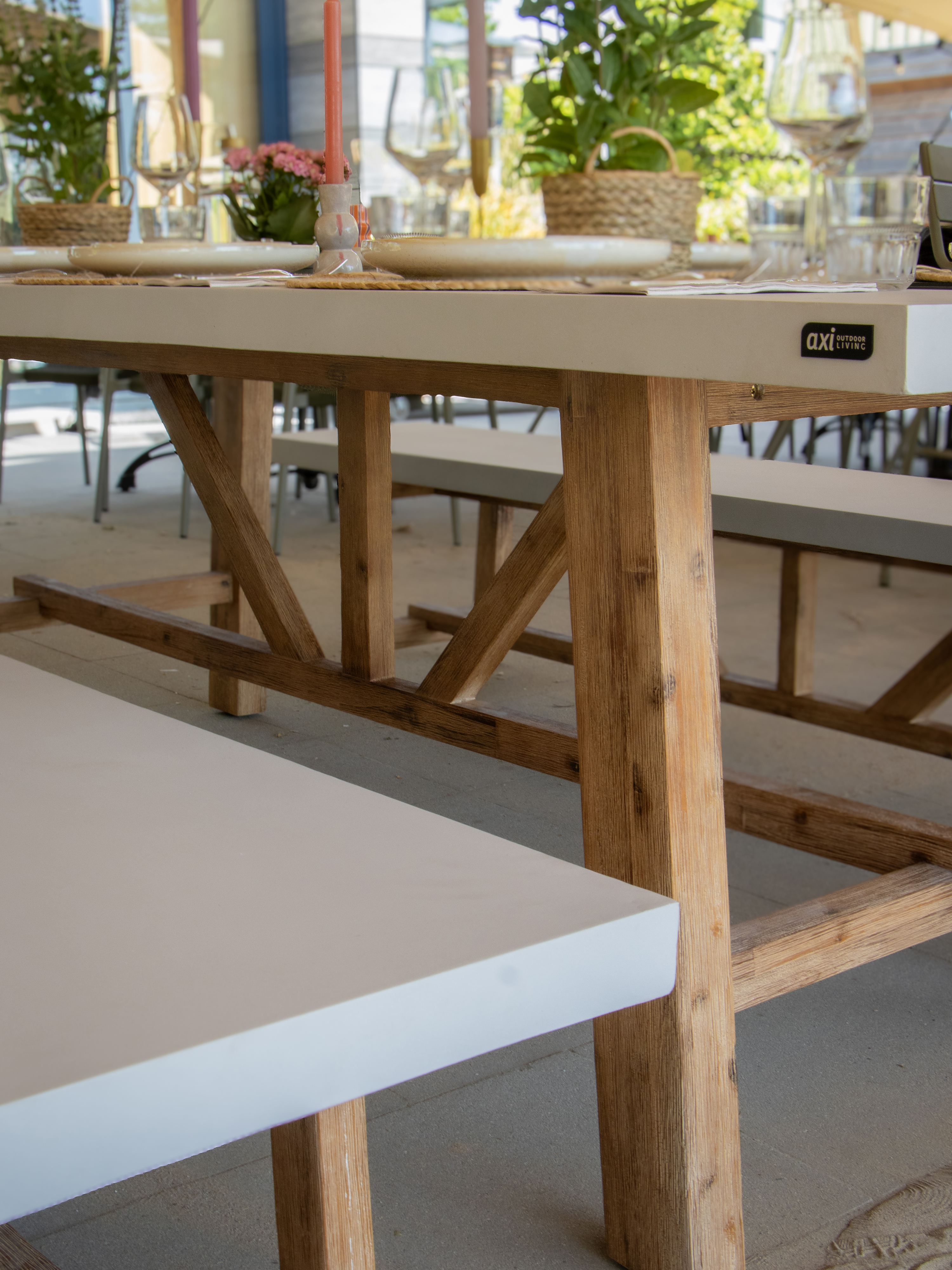 AXI Aaron Garden Set with 2 benches – Acacia wood / Limestone-look