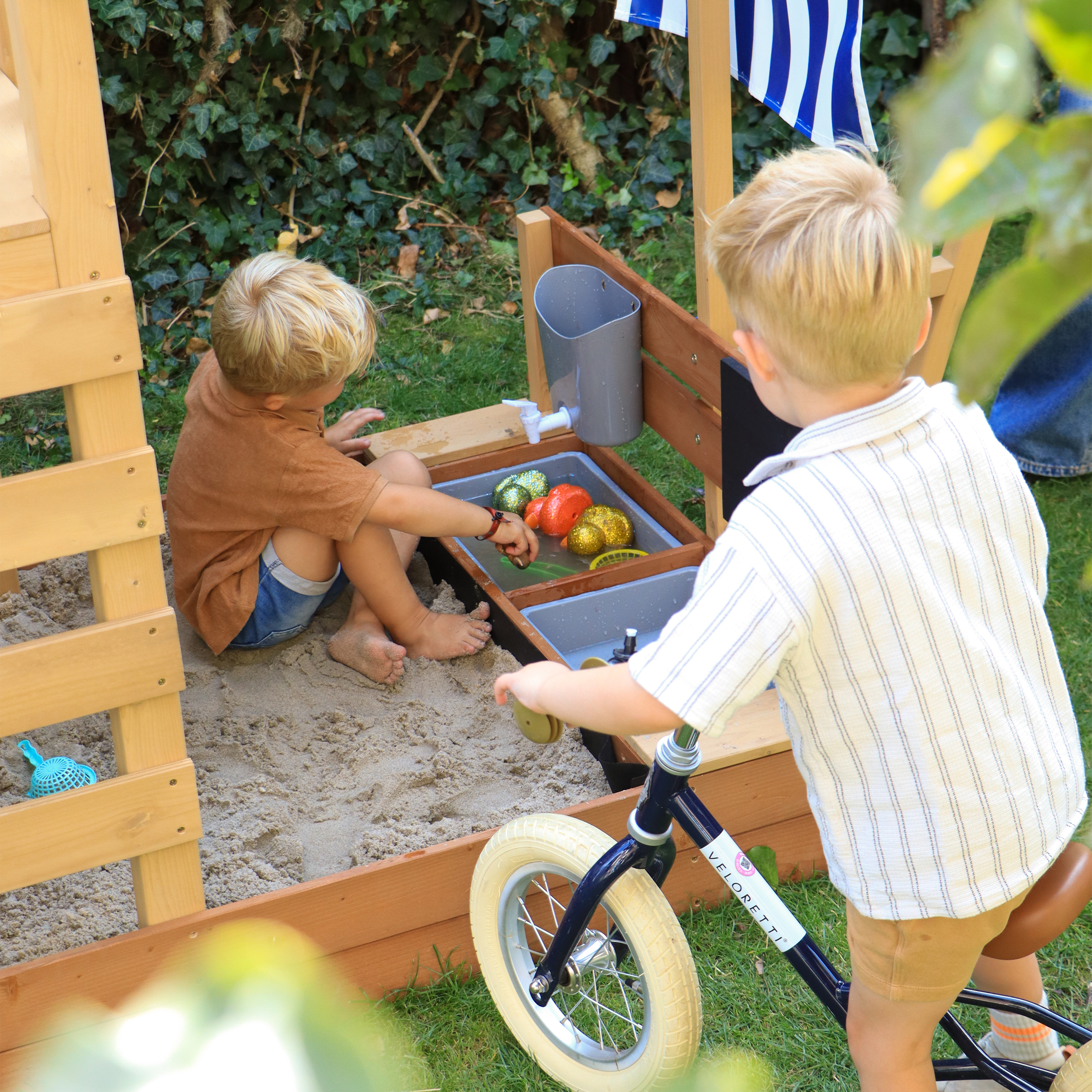 AXI Vicky Climbing Frame with Sandbox. Play Kitchen & Chalkboard – Lime Green Slide