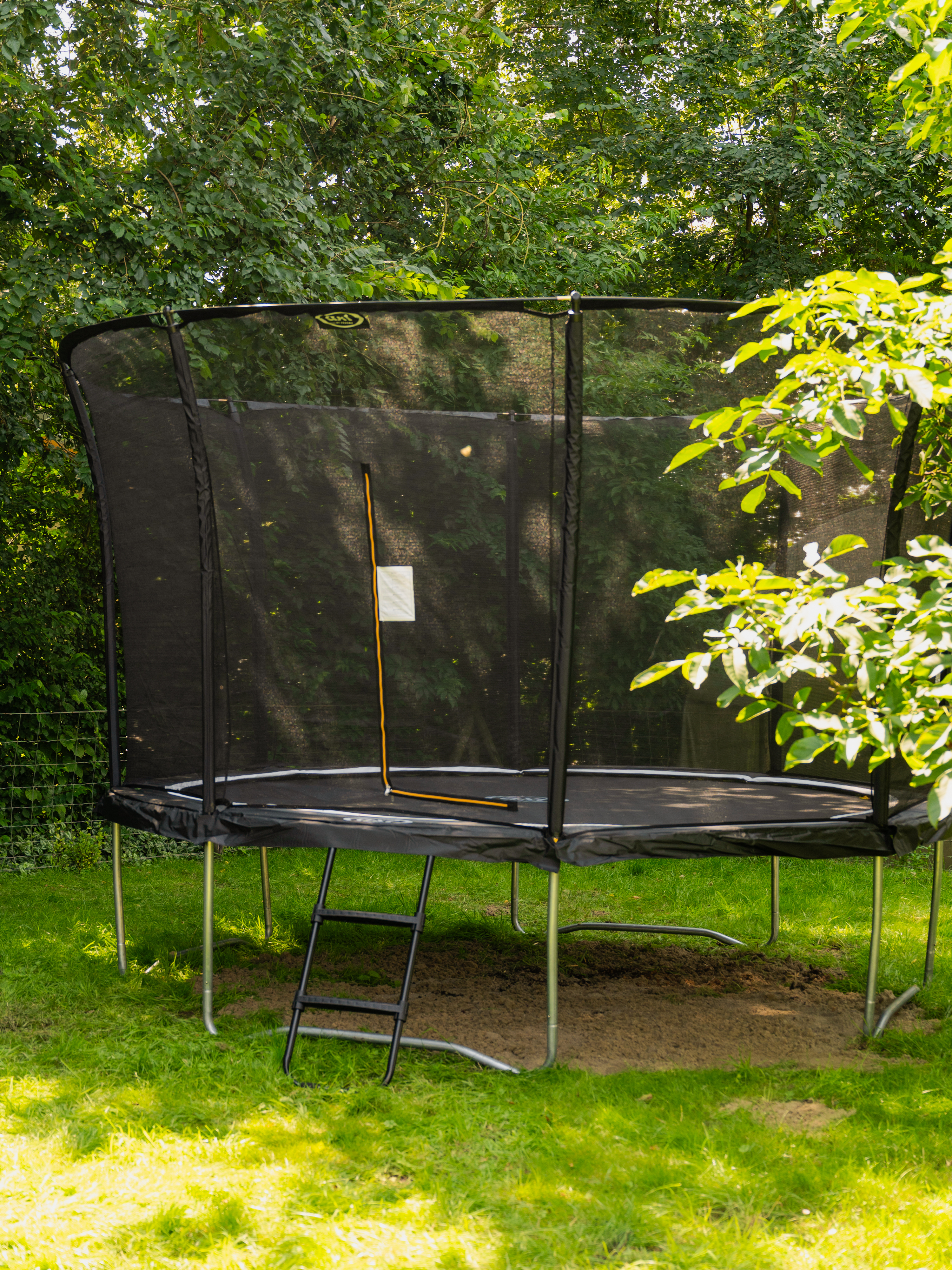 AXI Denver Trampoline 12ft met ladder - Onground - Zwart
