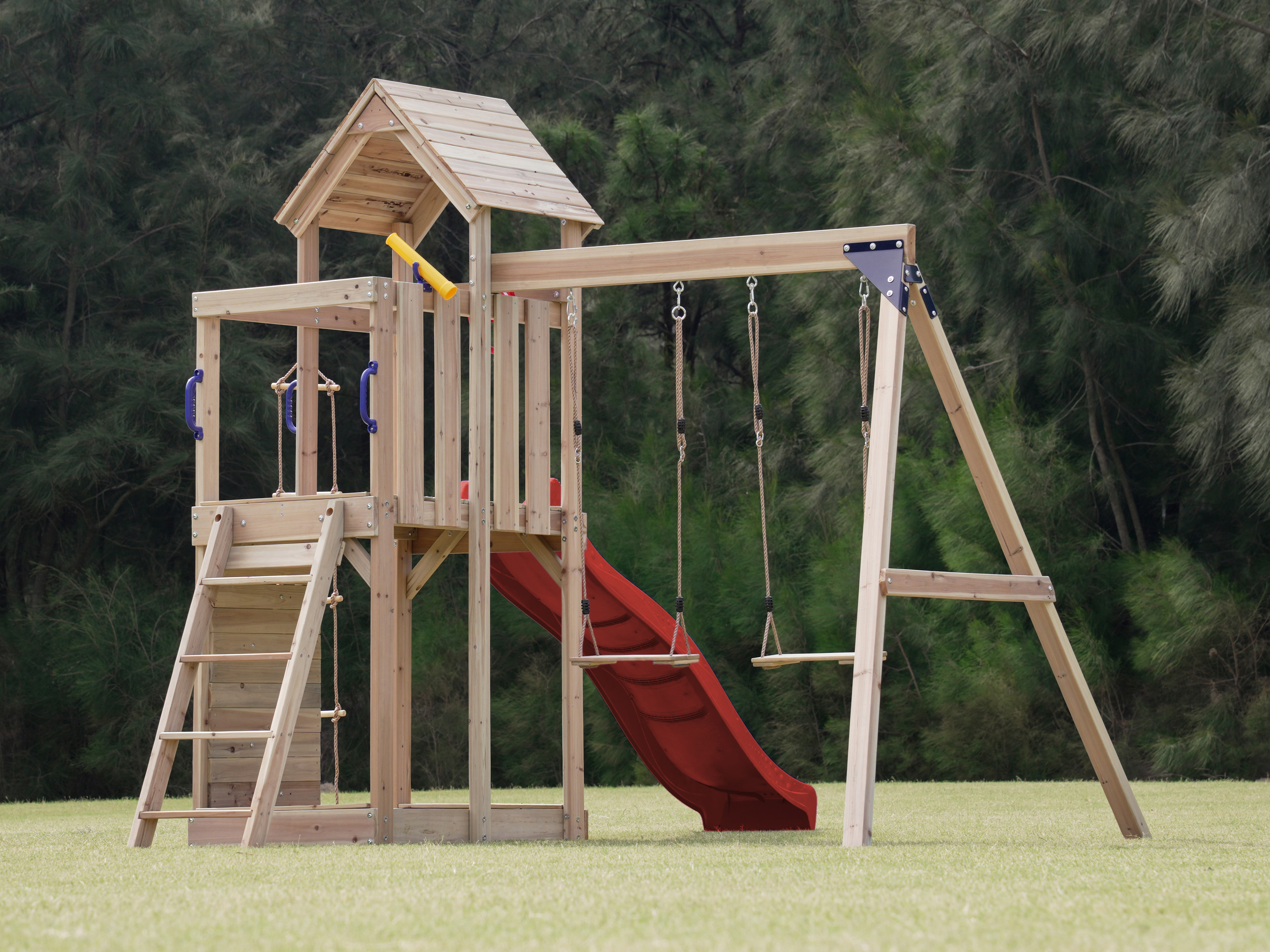 AXI Moos Aire de jeux avec balançoire double et échelle en corde marron - toboggan rouge