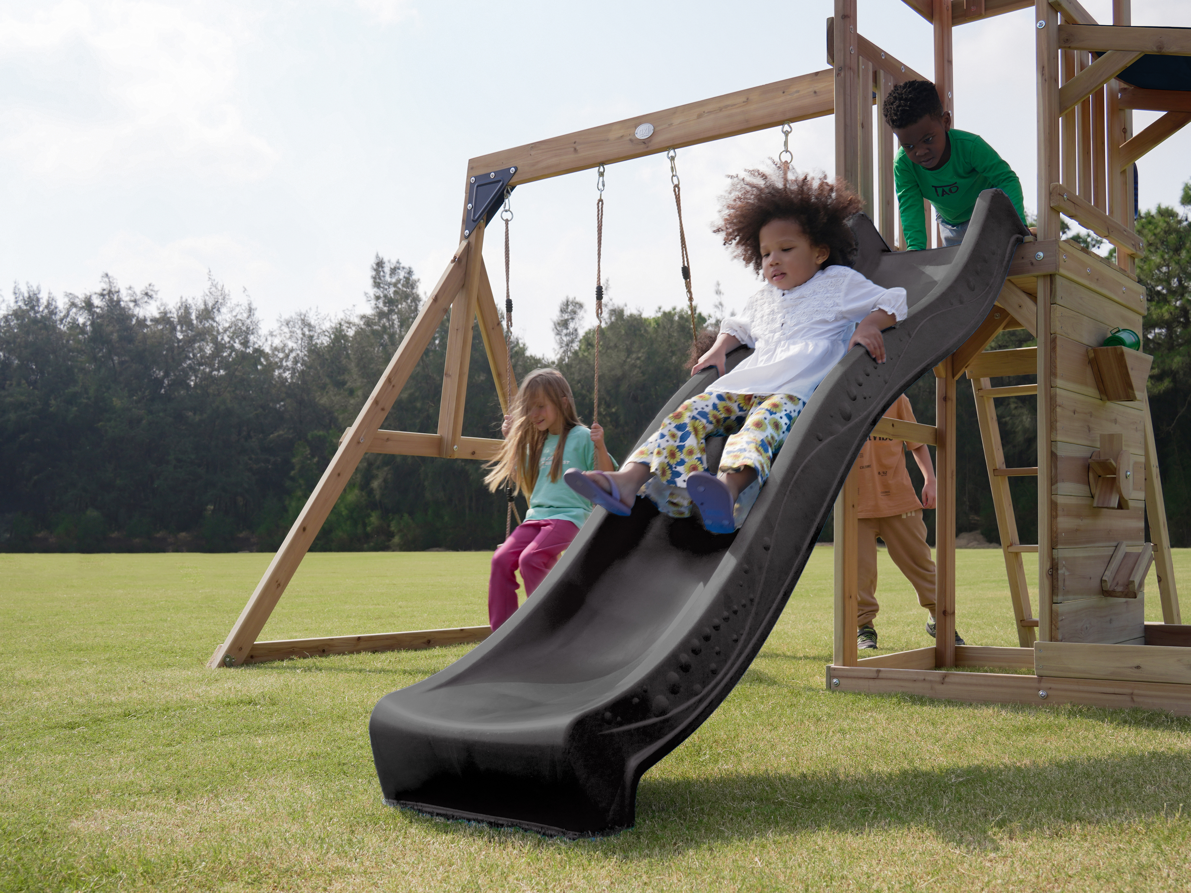 AXI Aire de jeux Malik avec Double Balançoire Marron - Toboggan Gris 