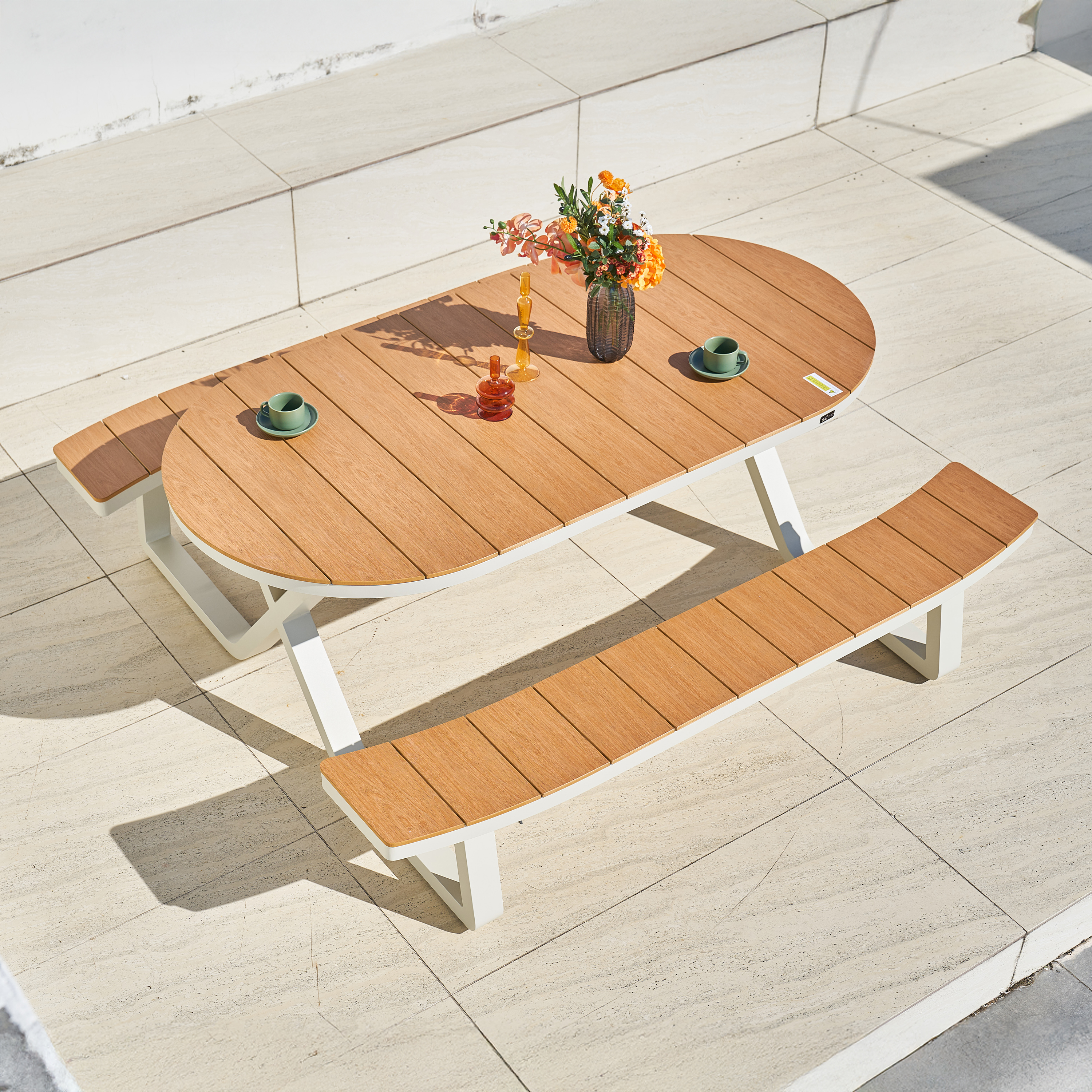 AXI Jax Picnic Table with 2 benches Oval – White/Teak-look Polywood
