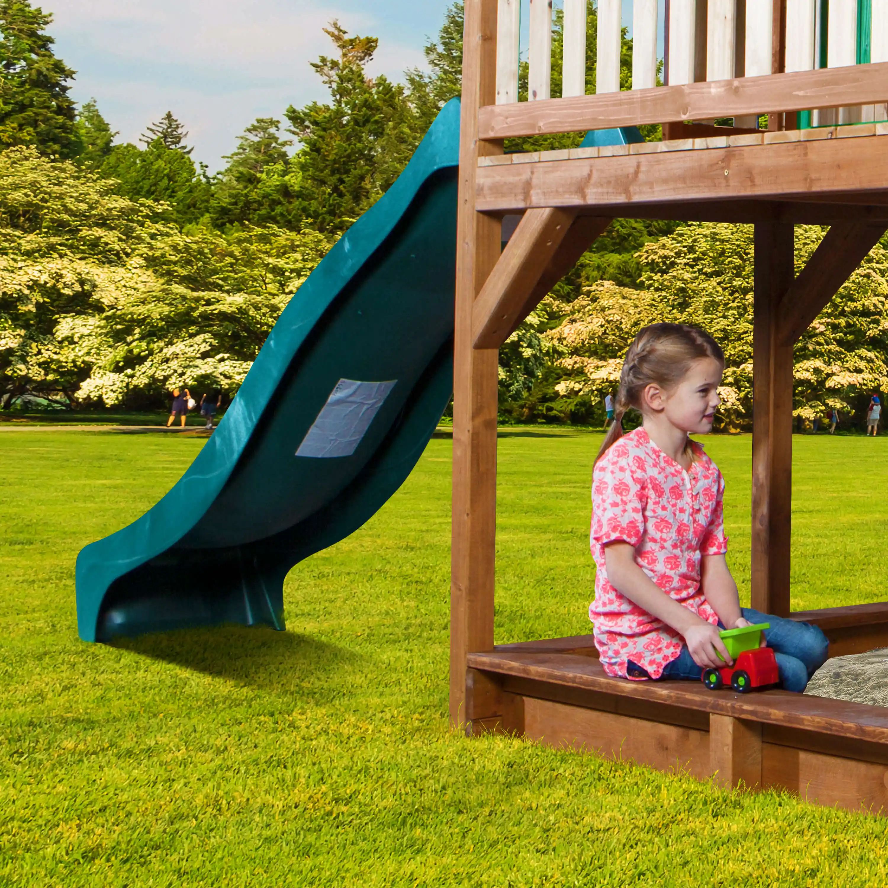 AXI Liam Maisonnette en bois Marron/Verte avec Balançoire nid d'oiseau Summer - Toboggan Vert