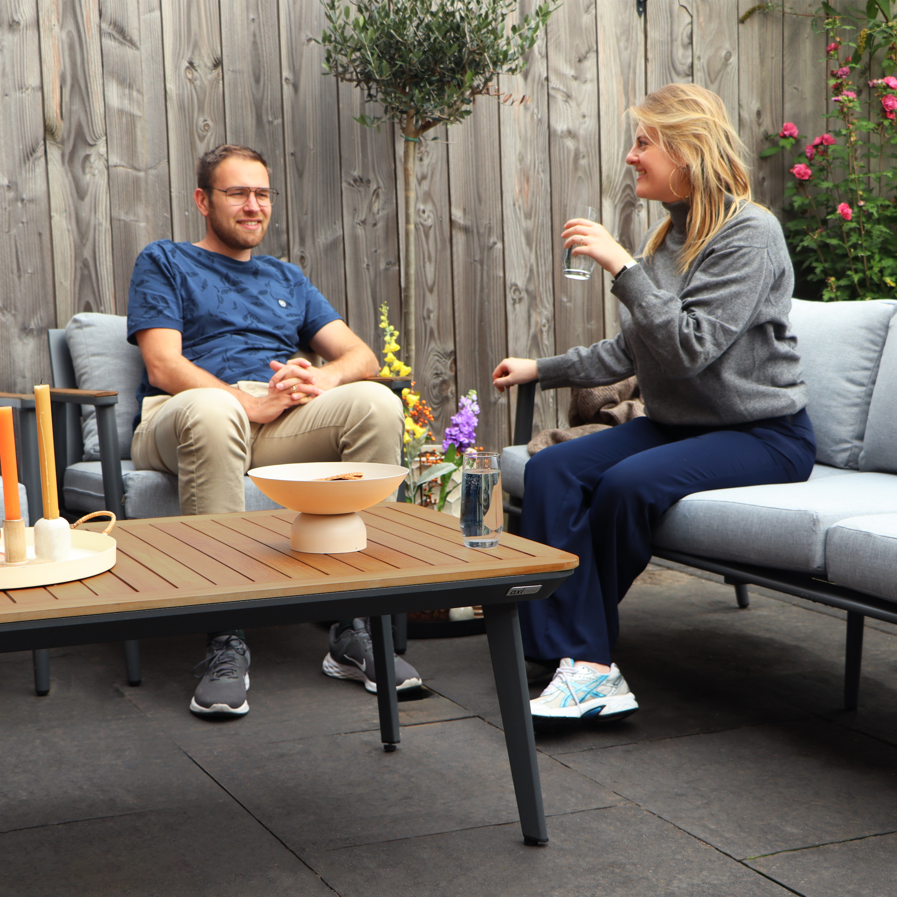 AXI Bibi 4-piece Lounge Set with sofa, table and two chairs - Anthracite/Teak