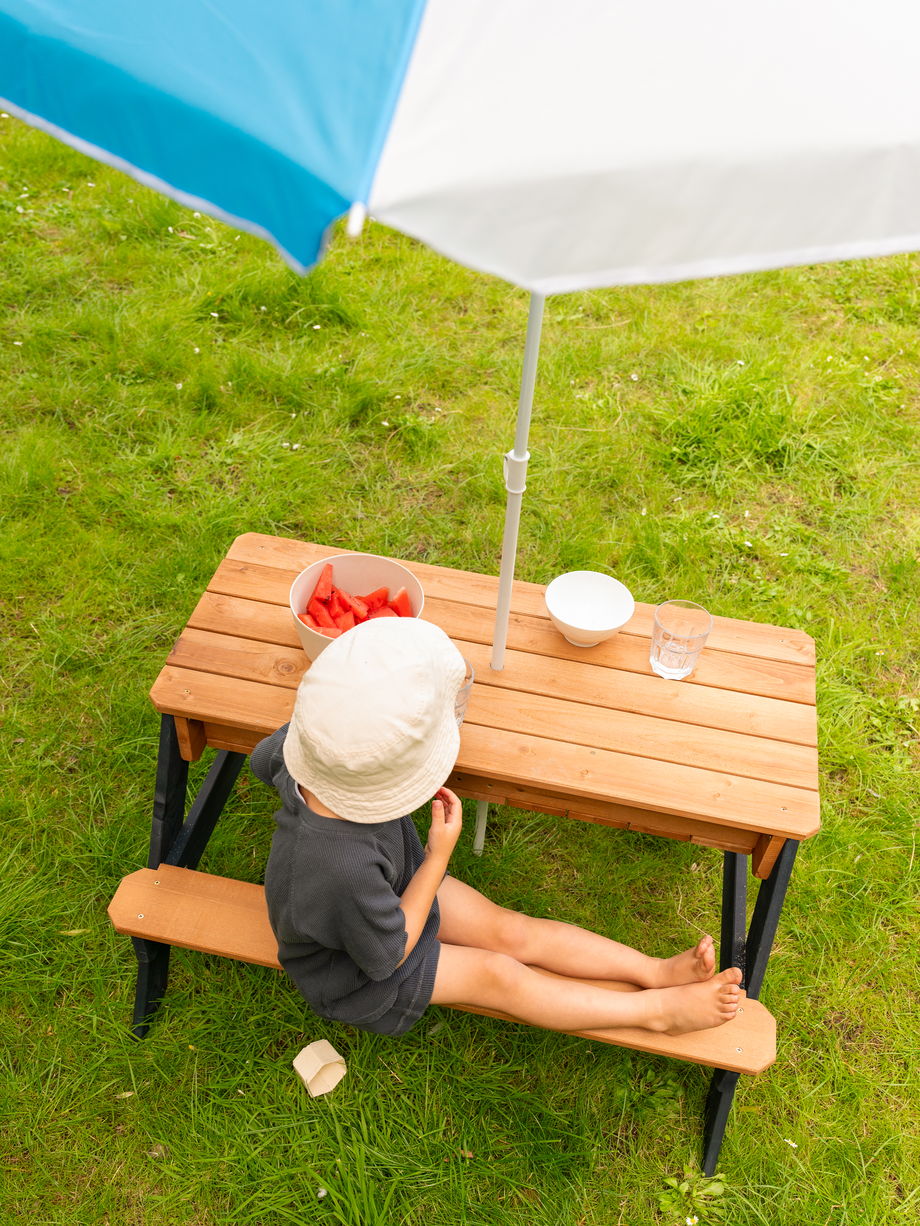 AXI Nick Table pique nique Anthracite/Marron - Parasol Bleu/Blanc