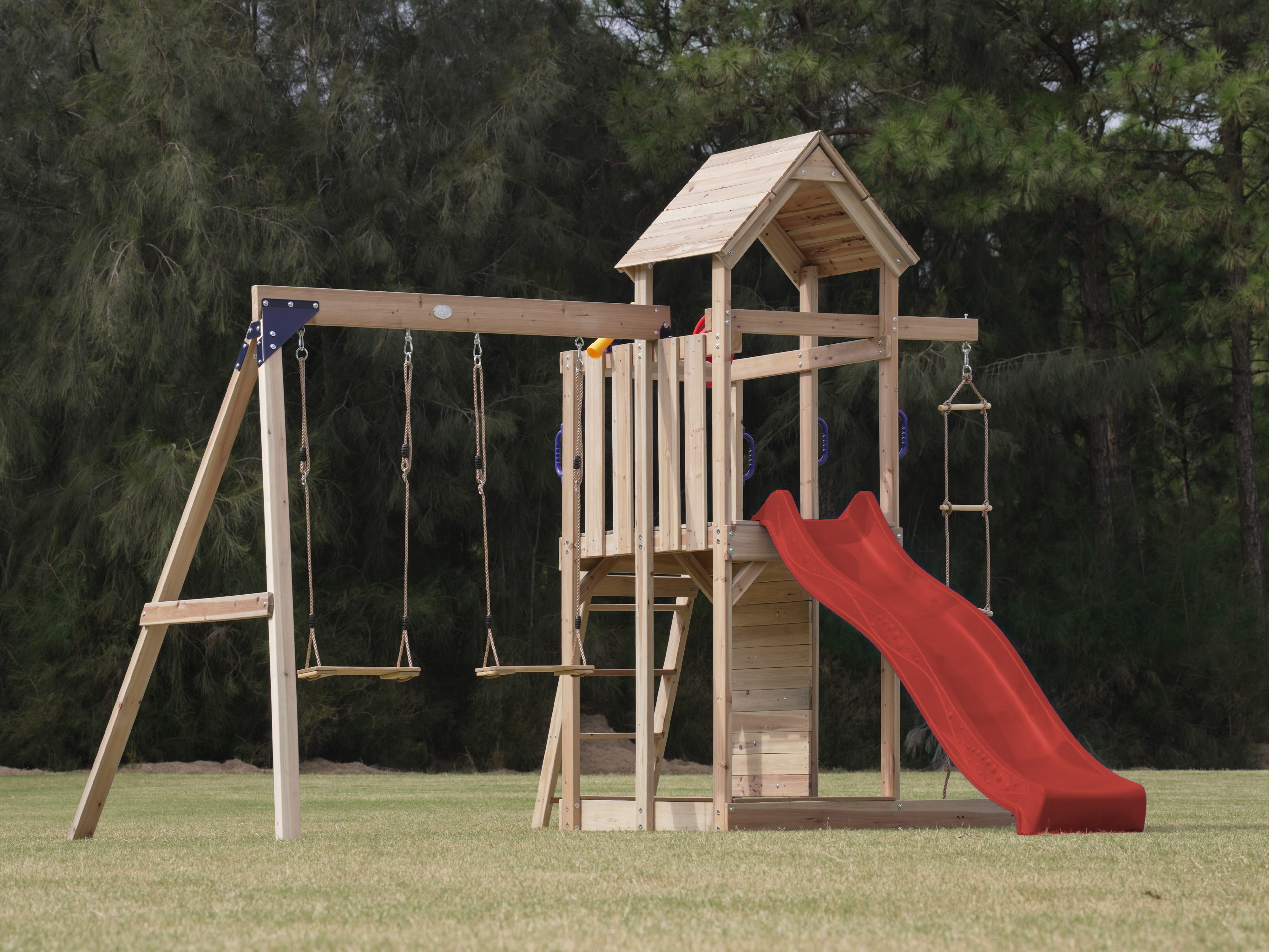 AXI Moos Aire de jeux avec balançoire double et échelle en corde marron - toboggan rouge