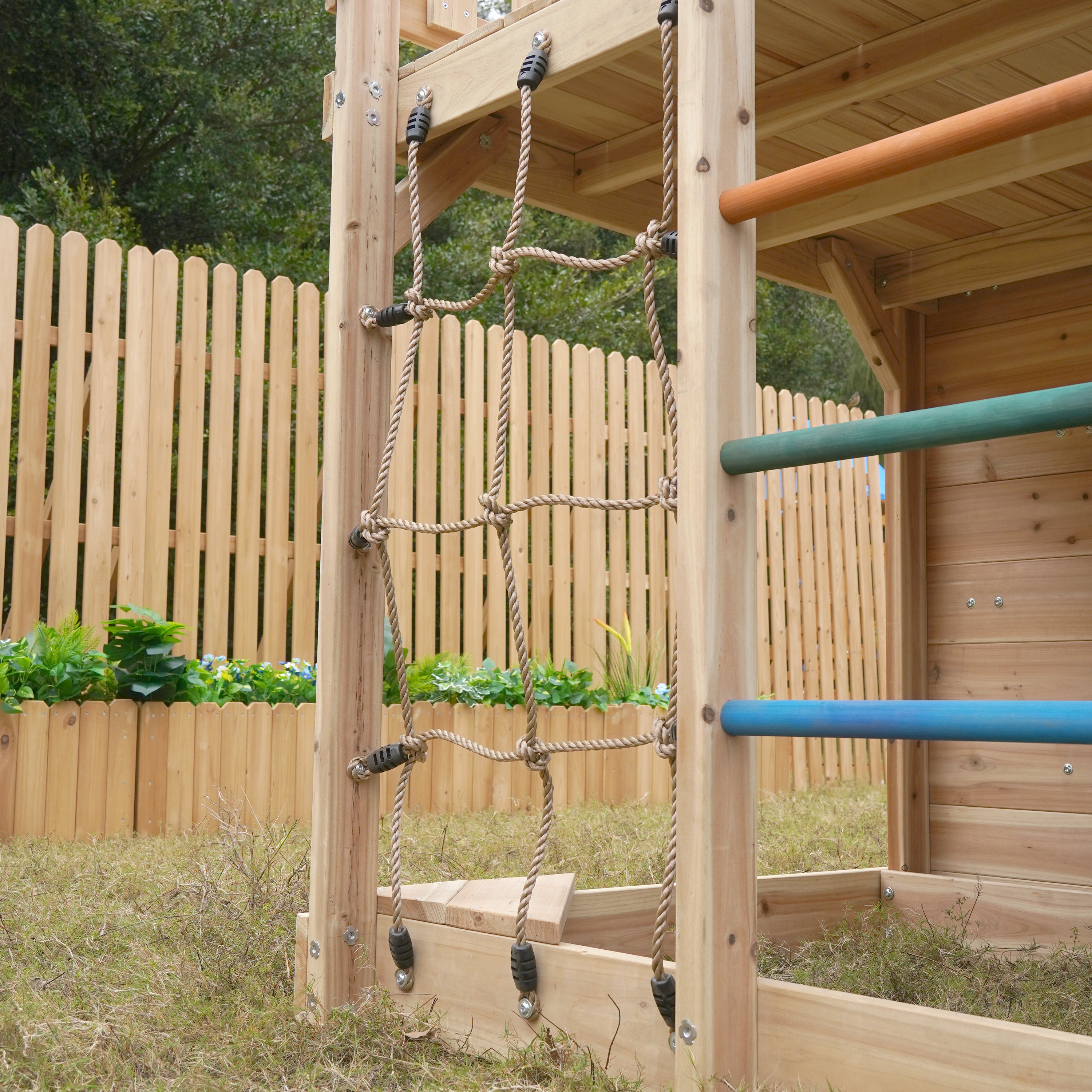 AXI Sam Climbing Frame with Climbing Wall, Climbing Net and Monkey Bars – Green Slide