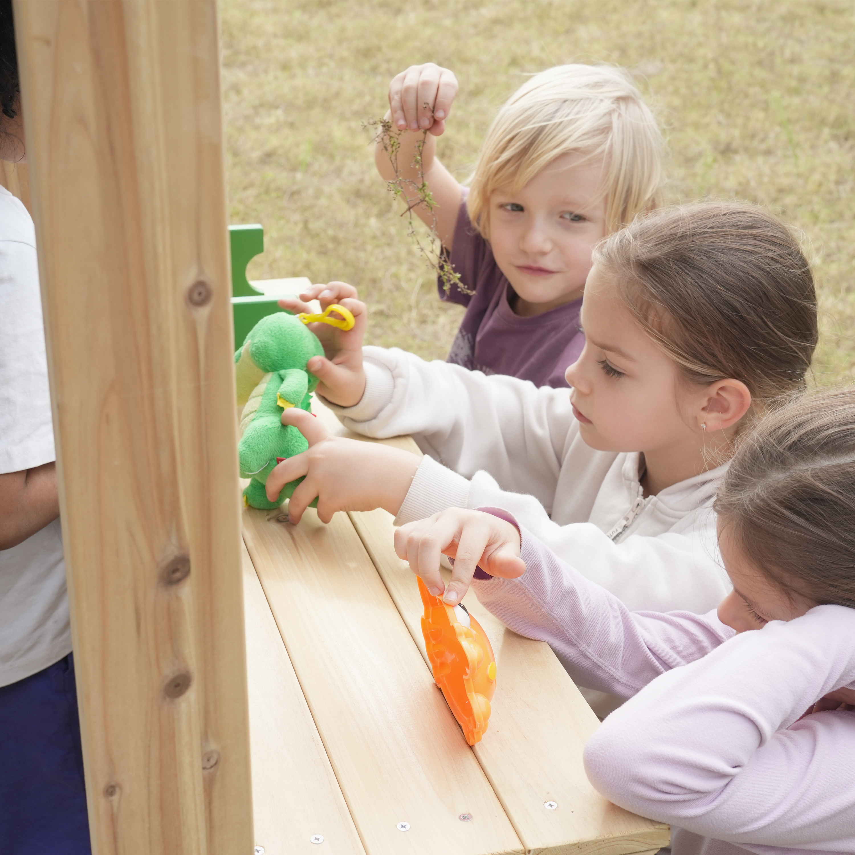 AXI Hunter Climbing Frame with Swings, Climbing Frame, Climbing Bridge and Multiple Platforms – Pastel Pink Double Slide