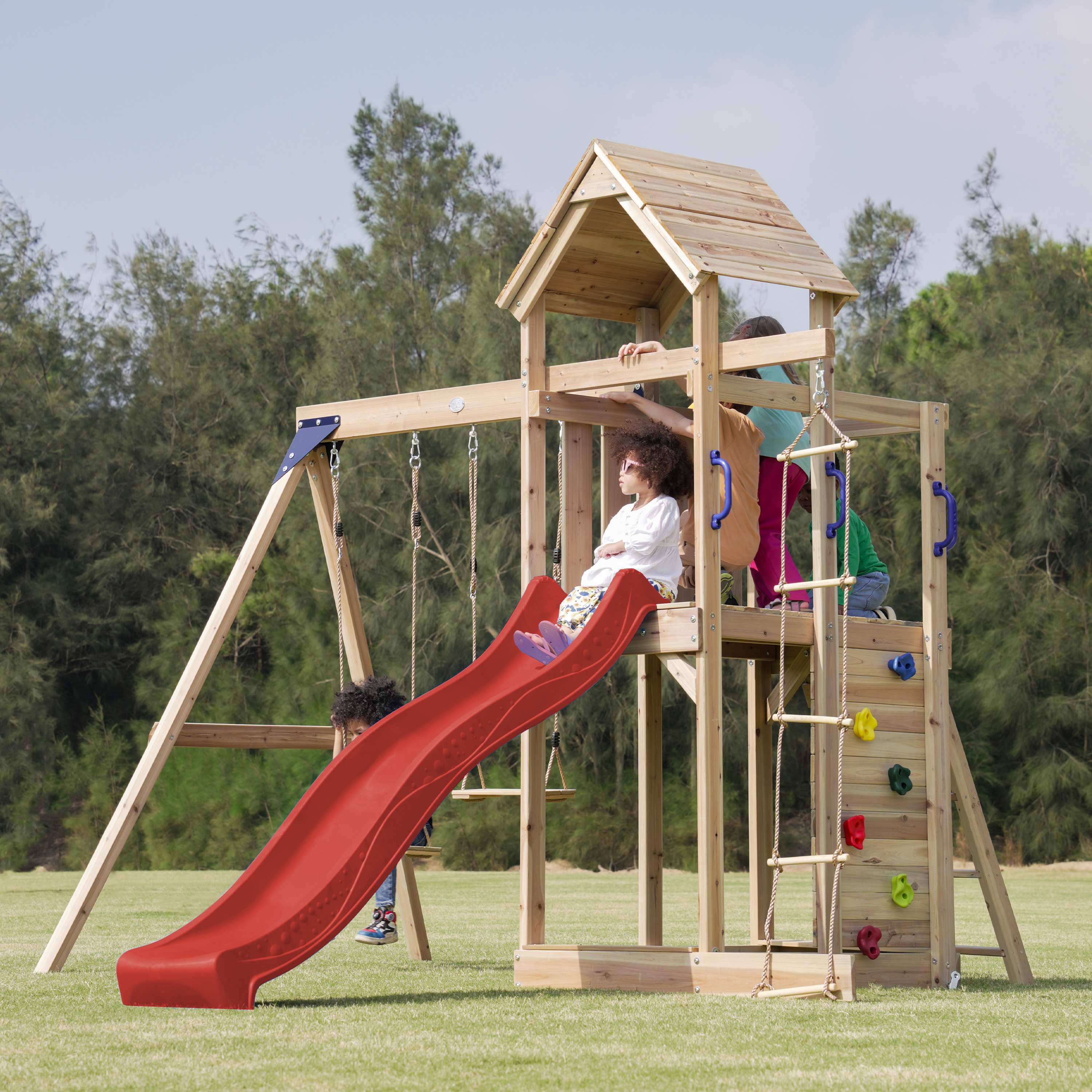 AXI Moos Aire de jeux avec balançoire double et échelle en corde marron - toboggan rouge