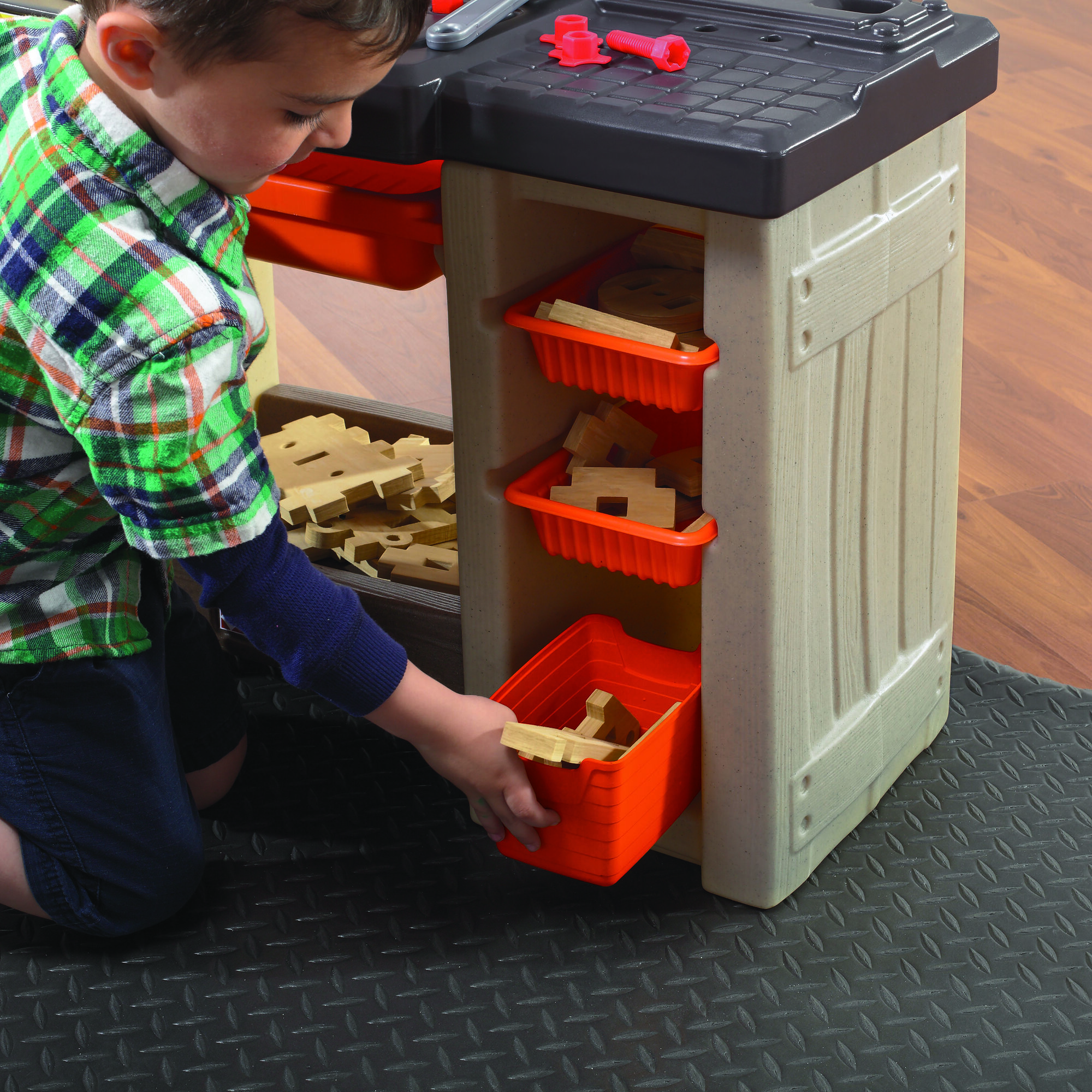 sfeerfoto Step2 Handyman Workbench Oranje