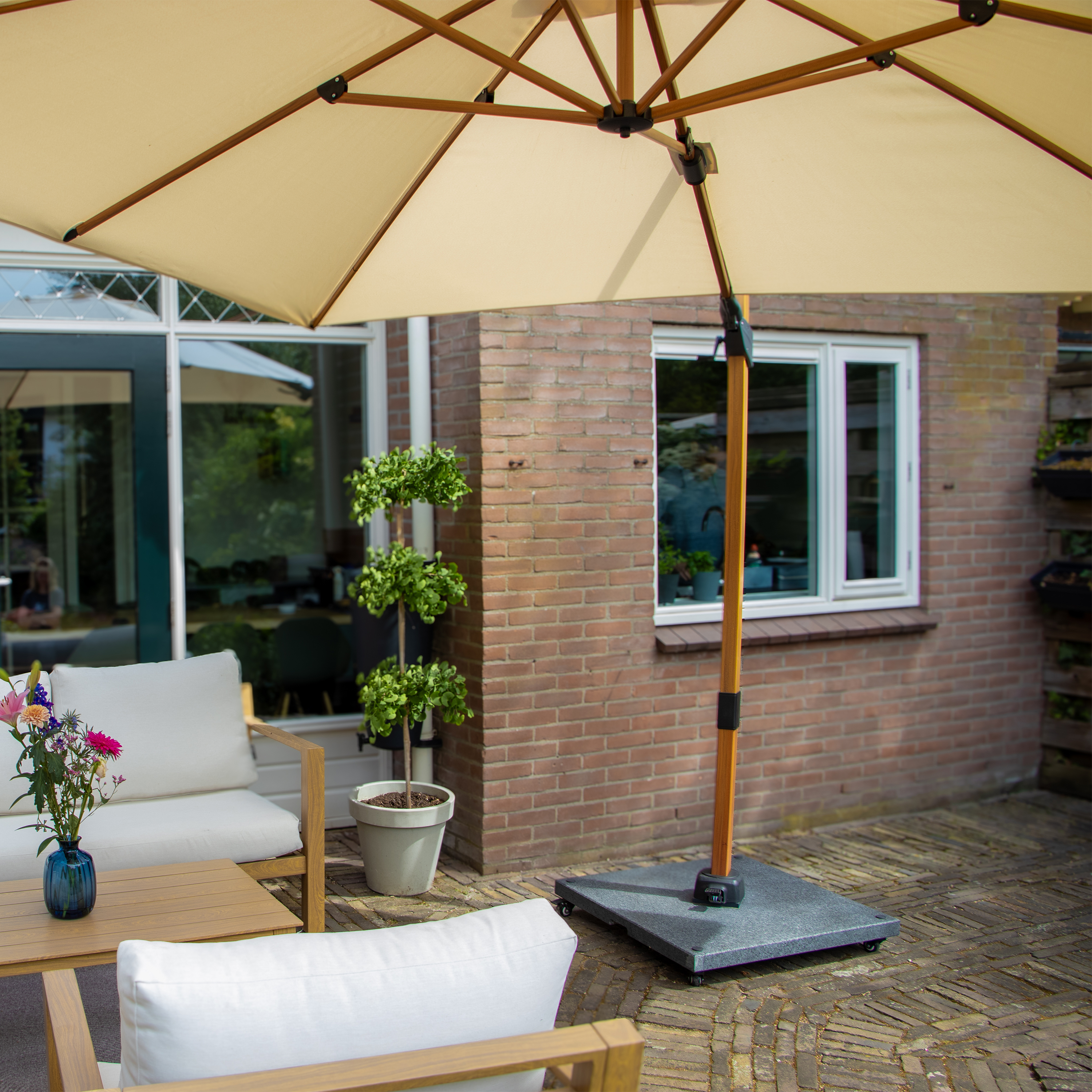 AXI Apollo Premium Cantilever Parasol 300x300cm incl. granite base with wheels Anthracite/Beige – Complete set