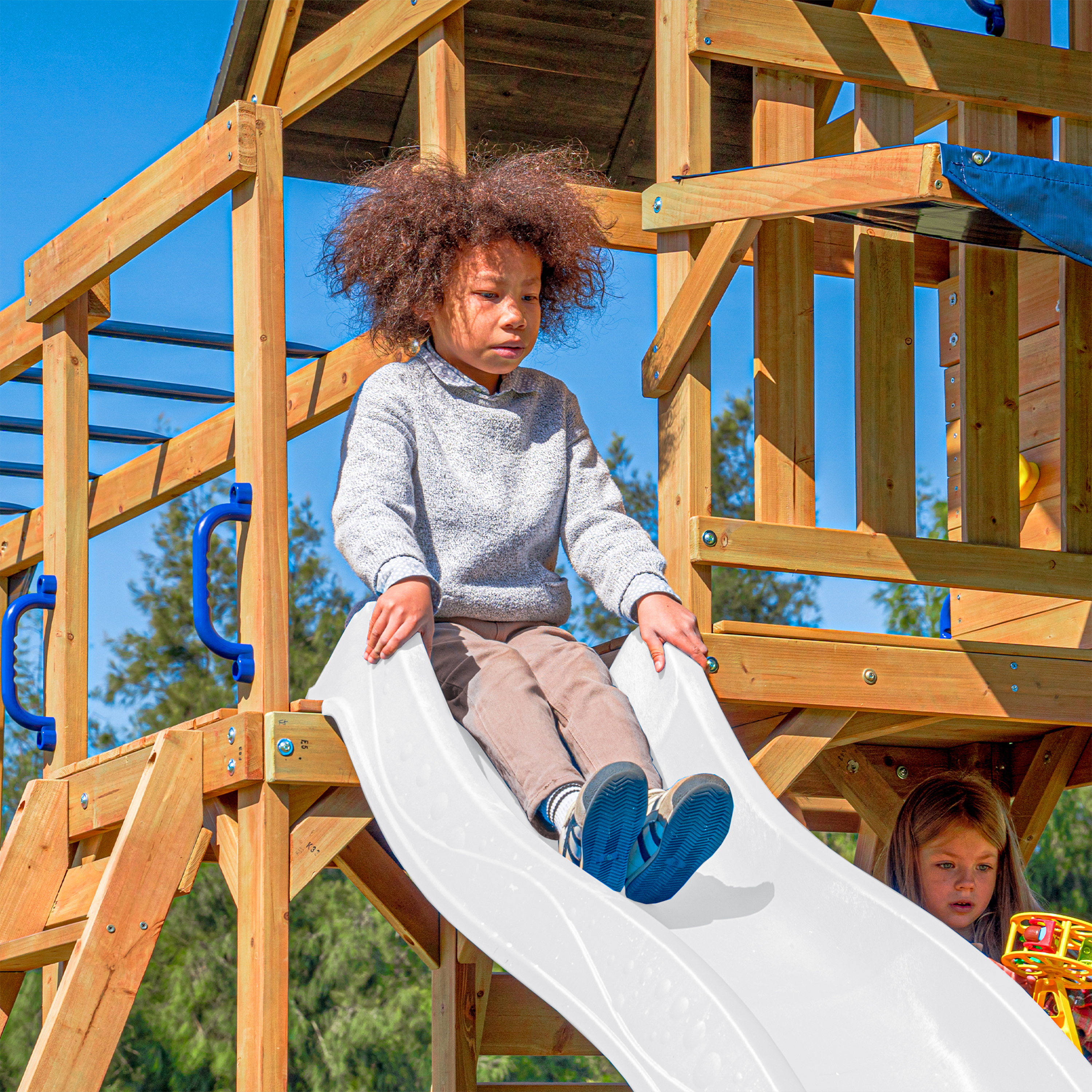 AXI Mitch Climbing Frame with Double Swing, Trapeze and Lookout Tower – White Slide