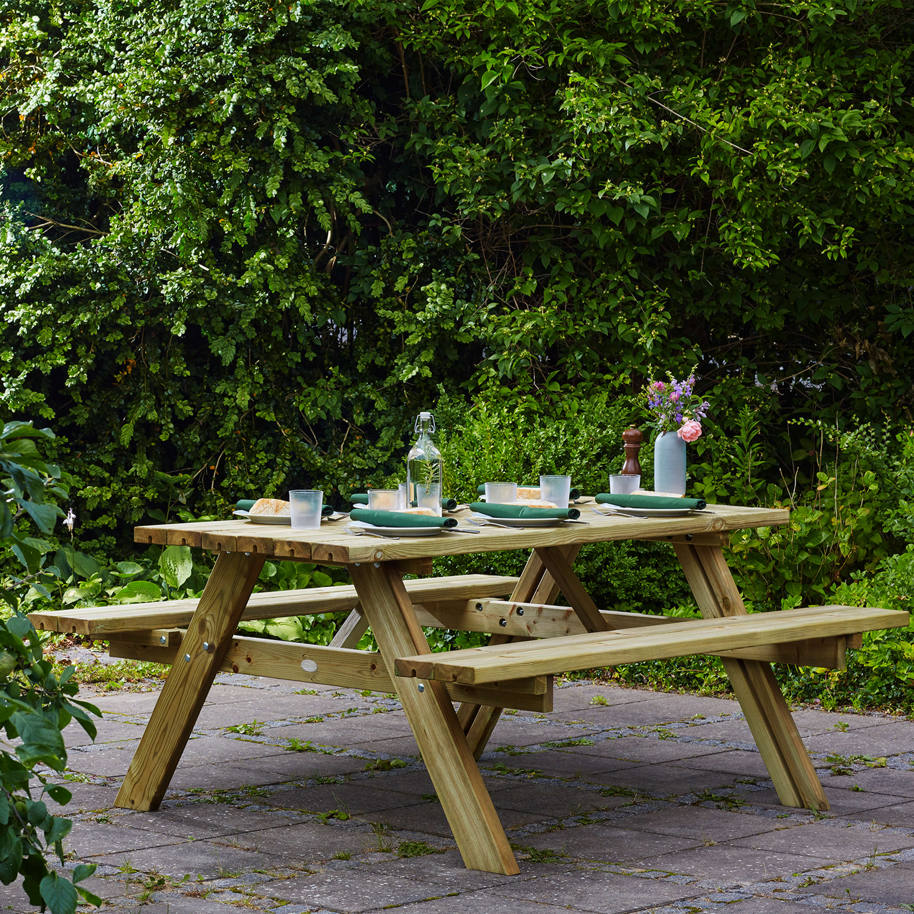 AXI Julie Table pique-nique en bois Naturel 177 x 154 cm 