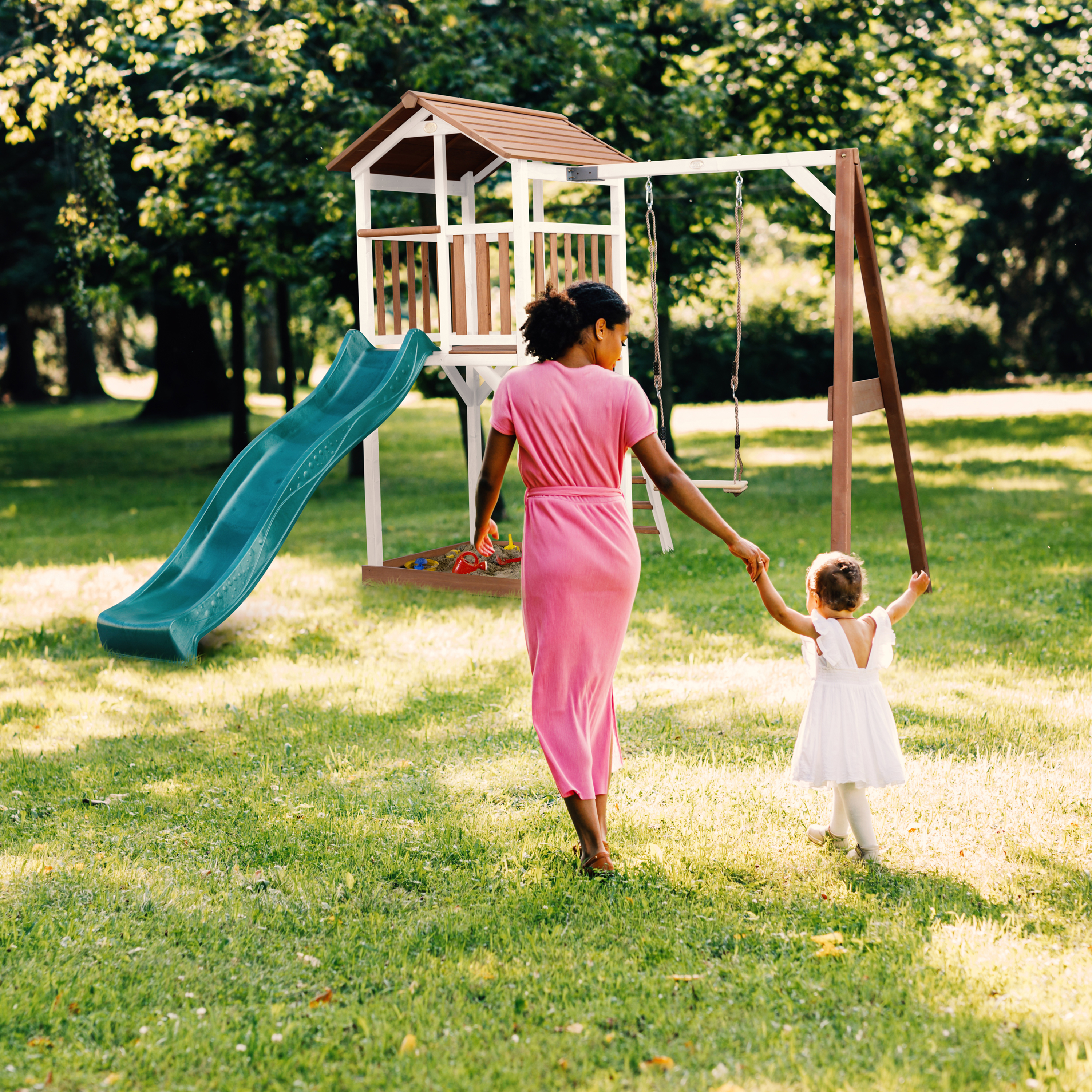 AXI Beach Tower with Single Swing Set Brown/White - Green Slide