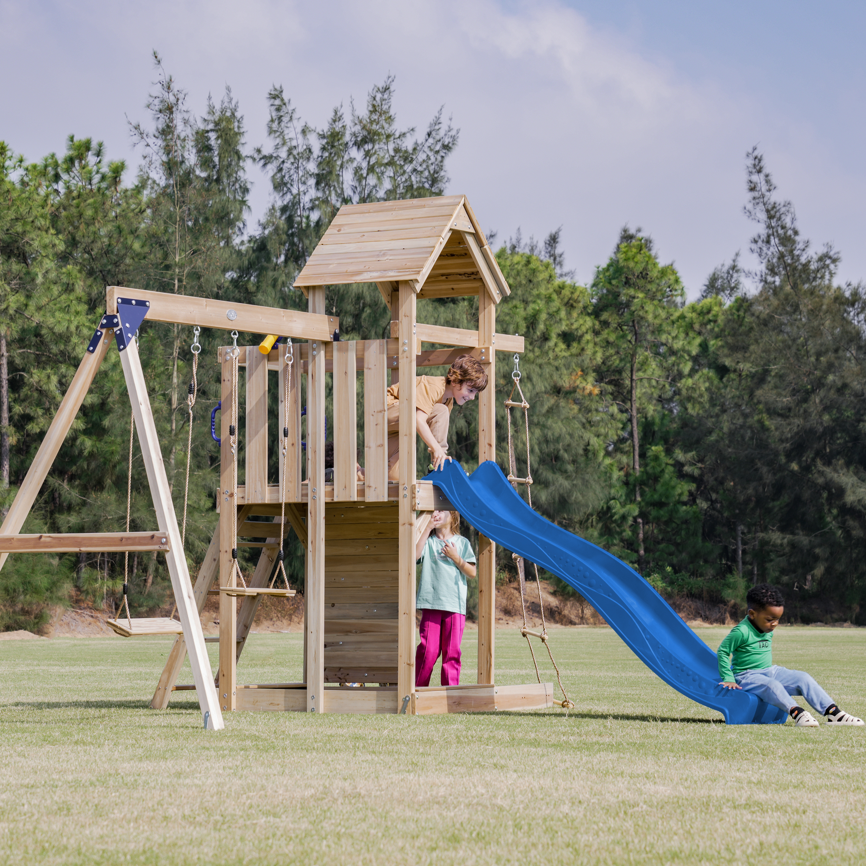 AXI Moos Aire de jeux avec balançoire double et échelle en corde marron - toboggan bleu 