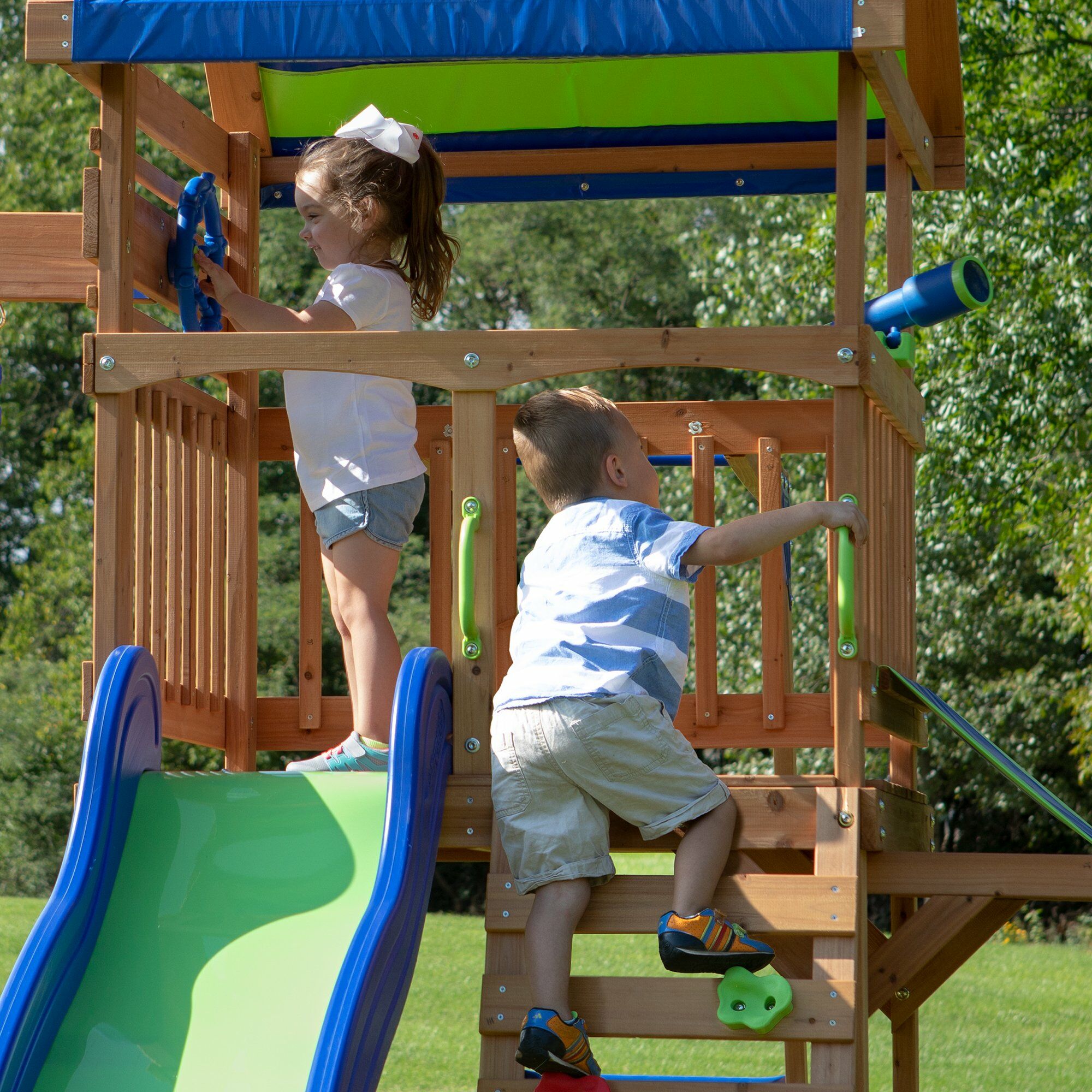 Backyard Discovery Northbrook Aire de jeux en Bois avec Balançoires et Toboggan