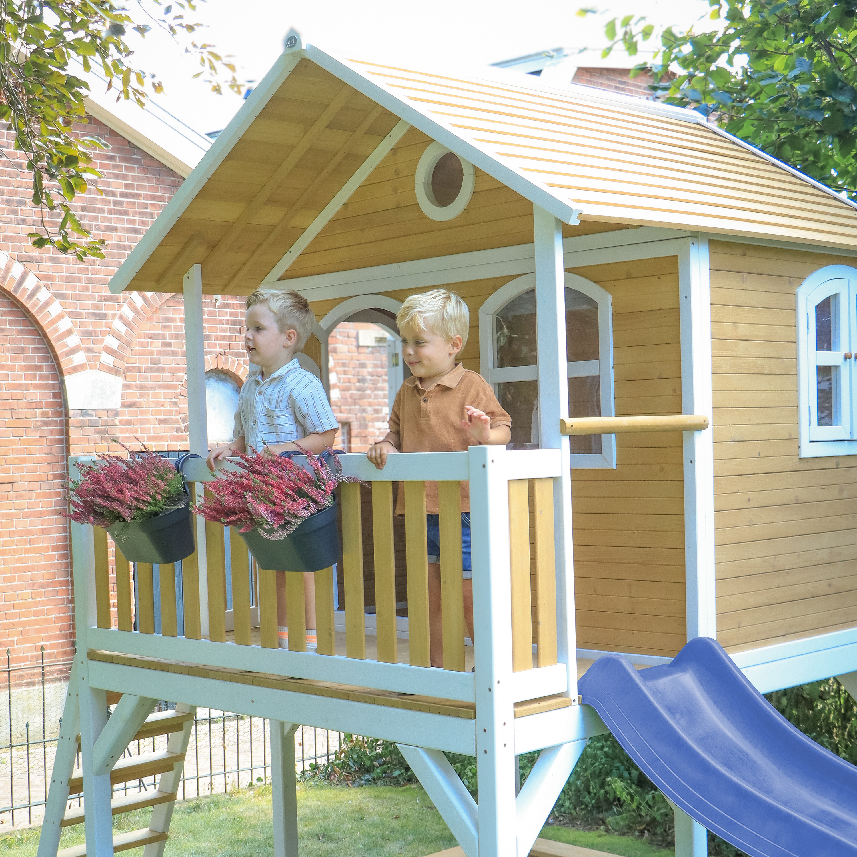 AXI Marc Playhouse Brown/White - Blue Slide