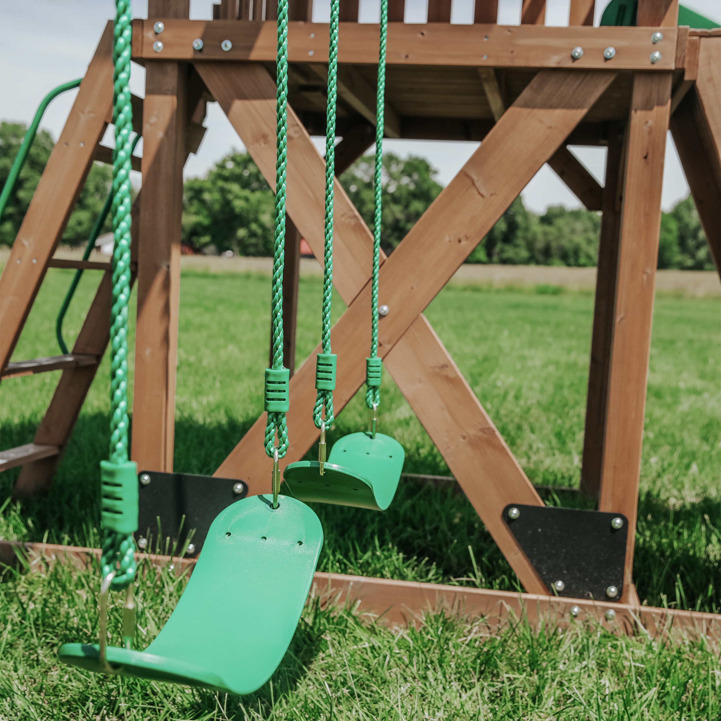 Backyard Discovery Lightning Ridge Aire de jeux avec balançoire double et toboggan