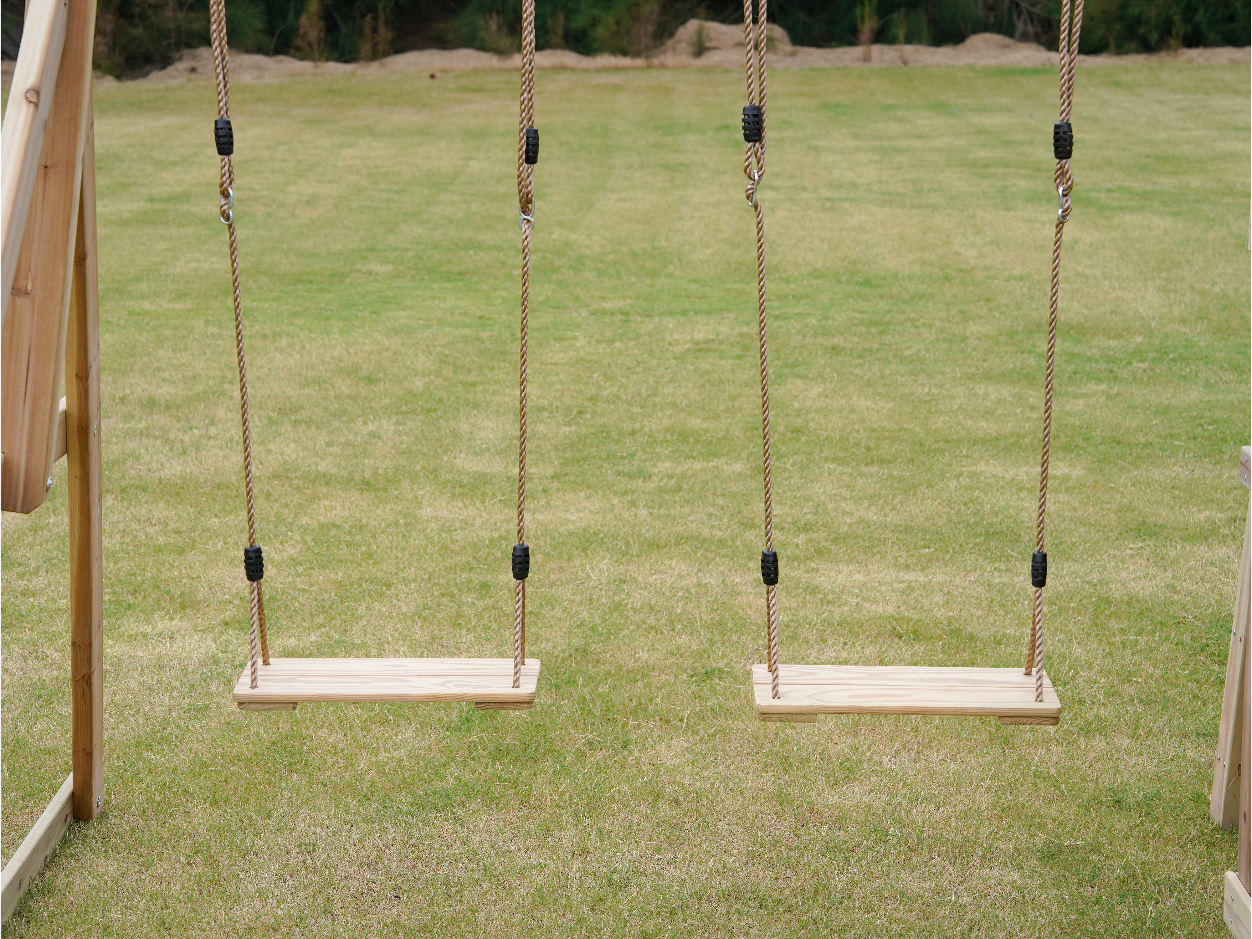 AXI Aire de jeux Malik avec Double Balançoire Marron - Toboggan Gris 