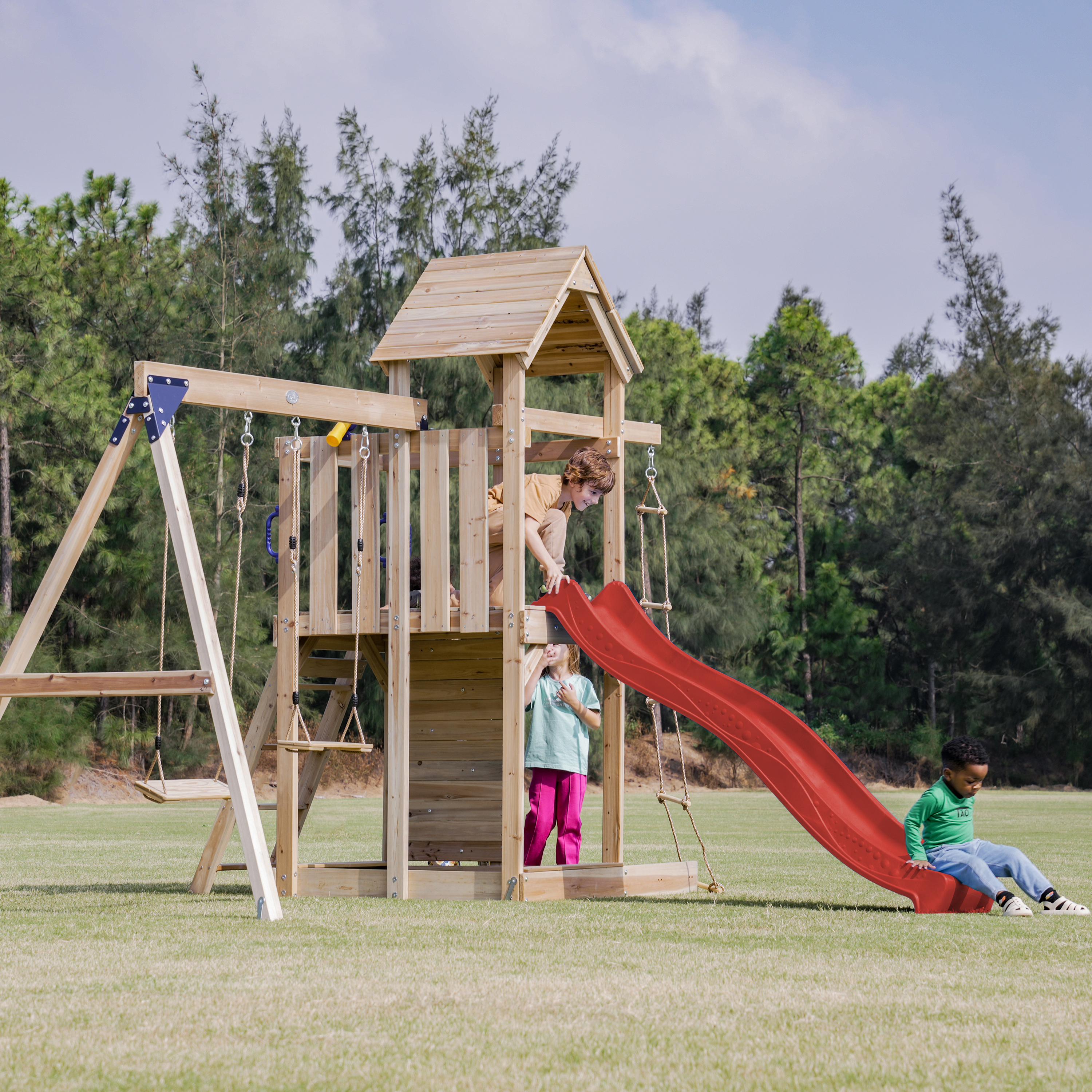 AXI Moos Aire de jeux avec balançoire double et échelle en corde marron - toboggan rouge