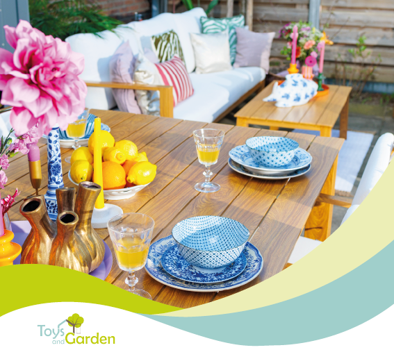 Embelissez tous les coins de votre jardin avec l'ensemble de salon Orla, la table à manger Jada et le parasol Apollo