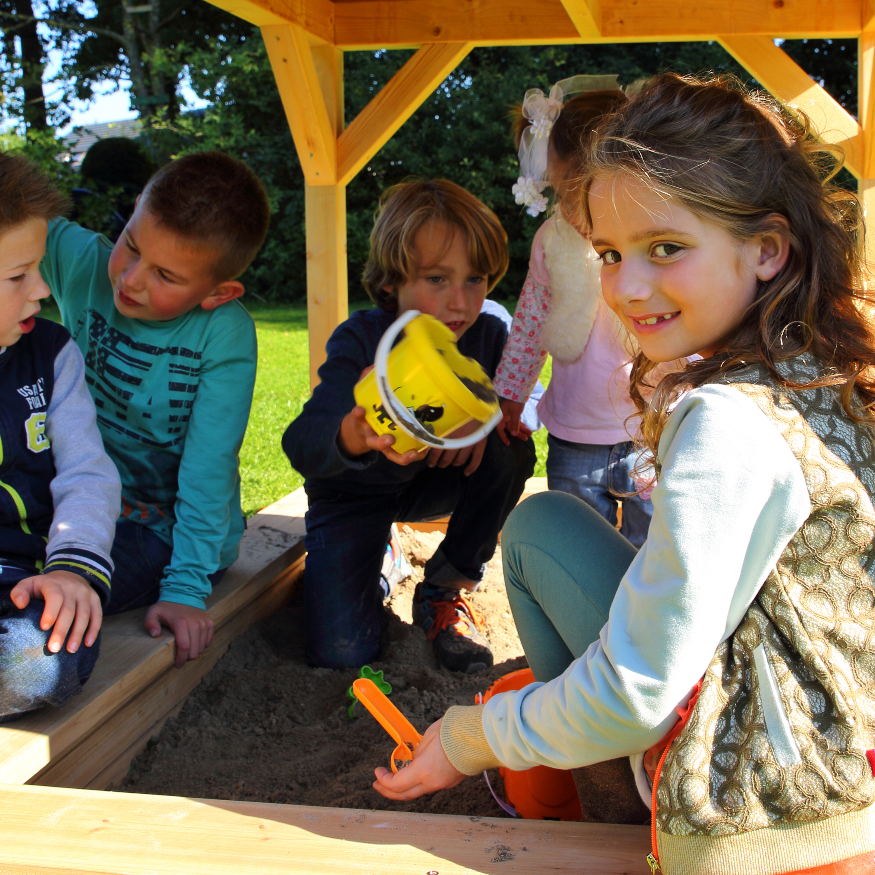 AXI Romy Playhouse Brown/Green - Green Slide