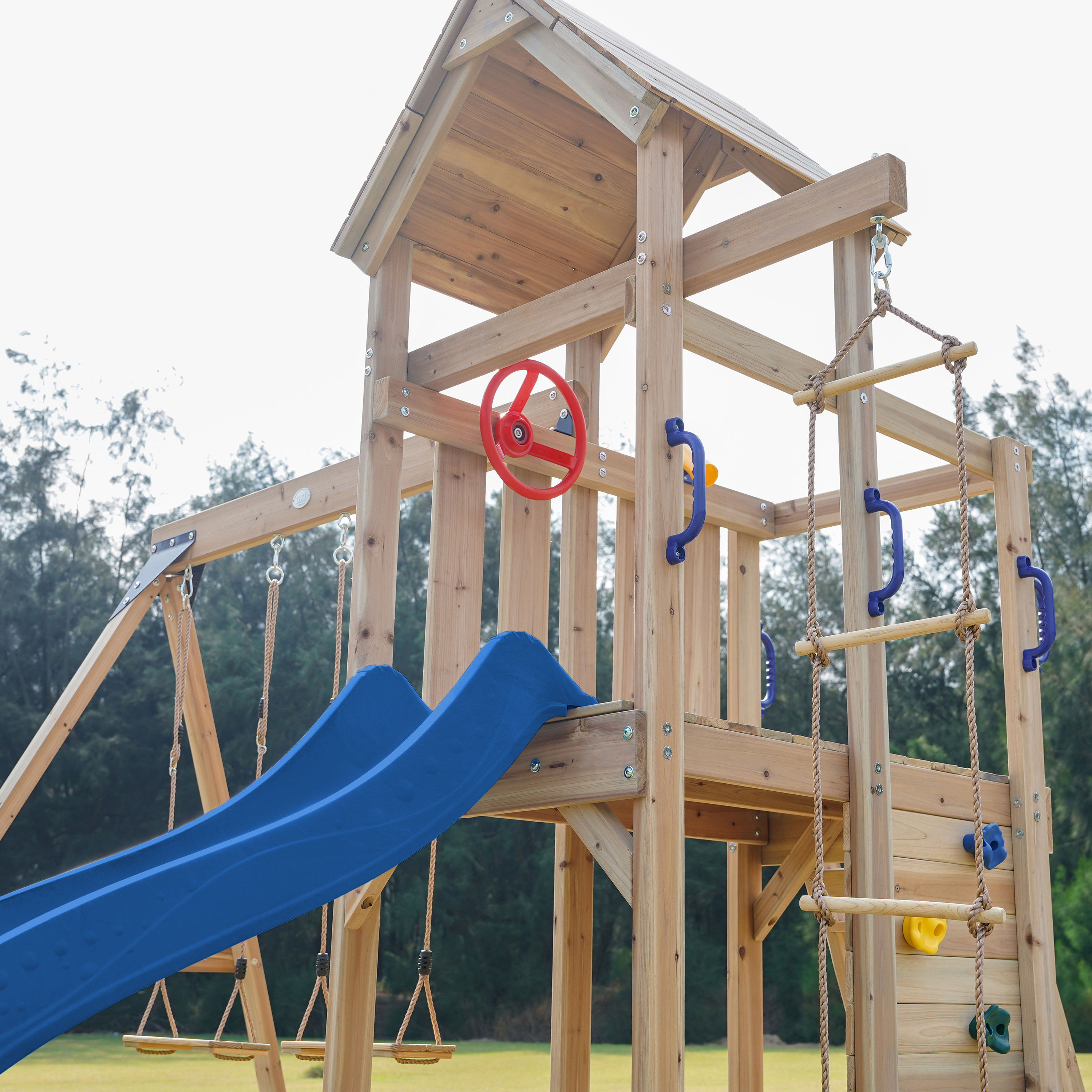 AXI Moos Aire de jeux avec balançoire double et échelle en corde marron - toboggan bleu 