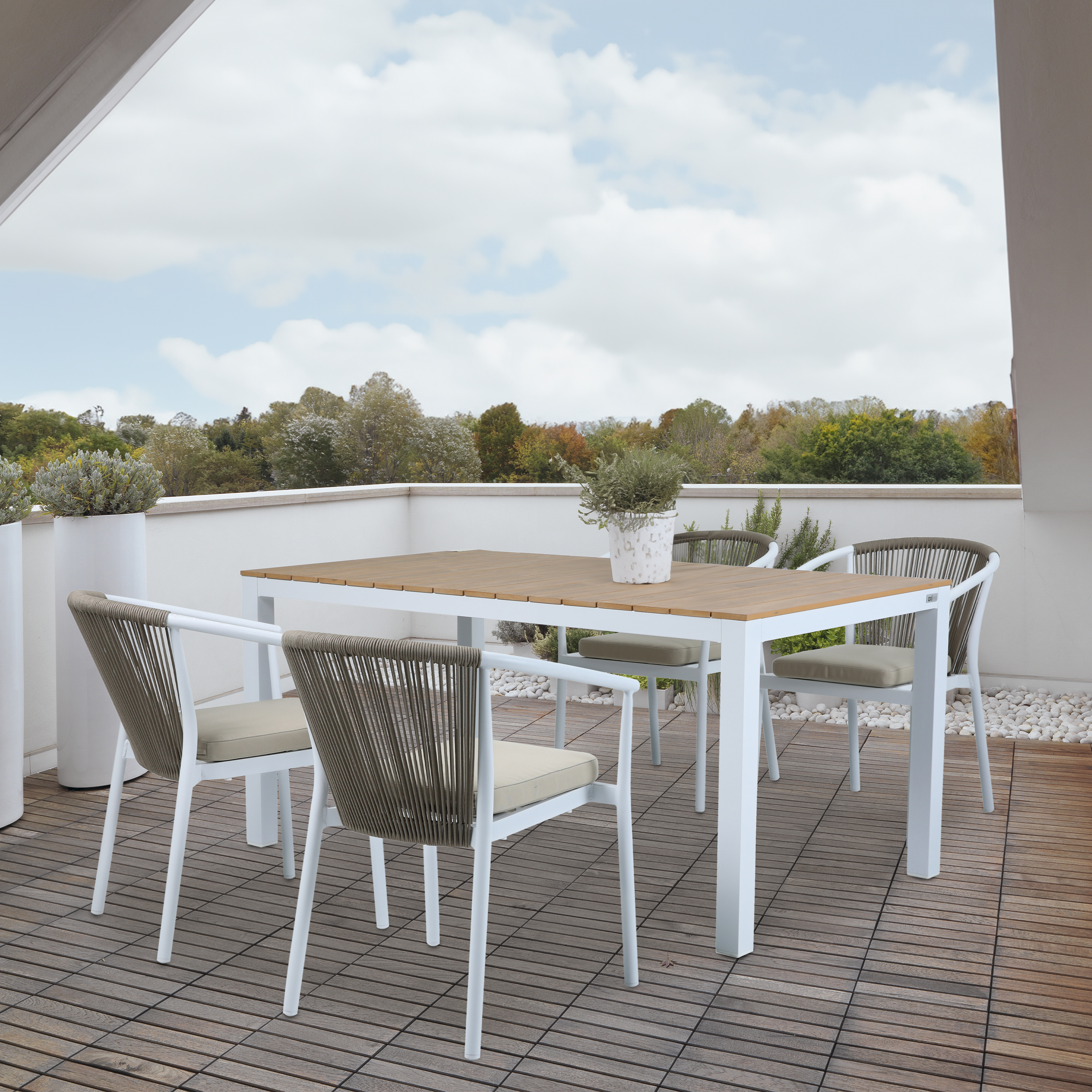 AXI Suvi Table et chaise de jardin avec 4 Chaises blanches en polywood aspect teck 