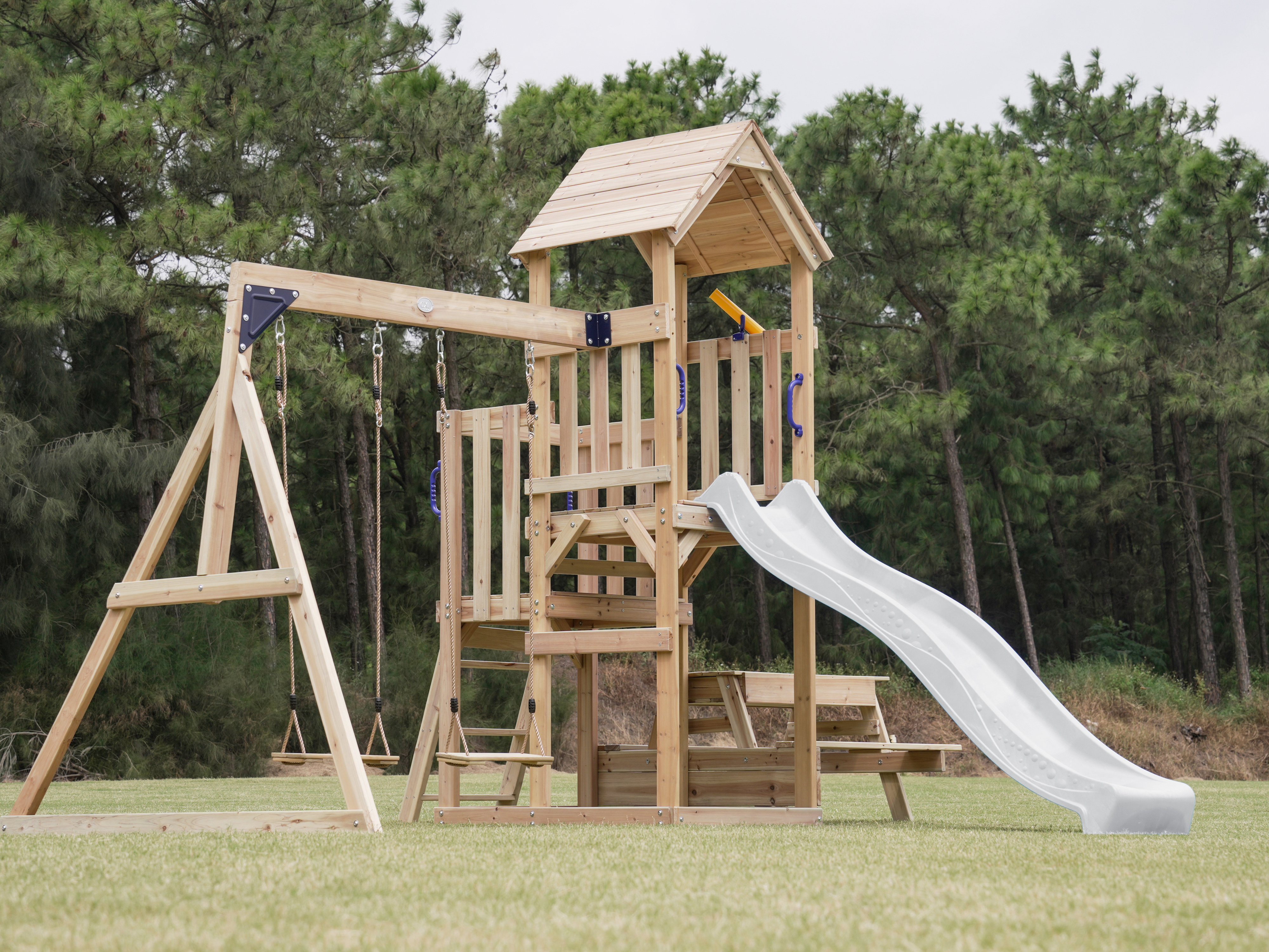 AXI Mette Aire de jeux avec balançoire double marron - blanc toboggan