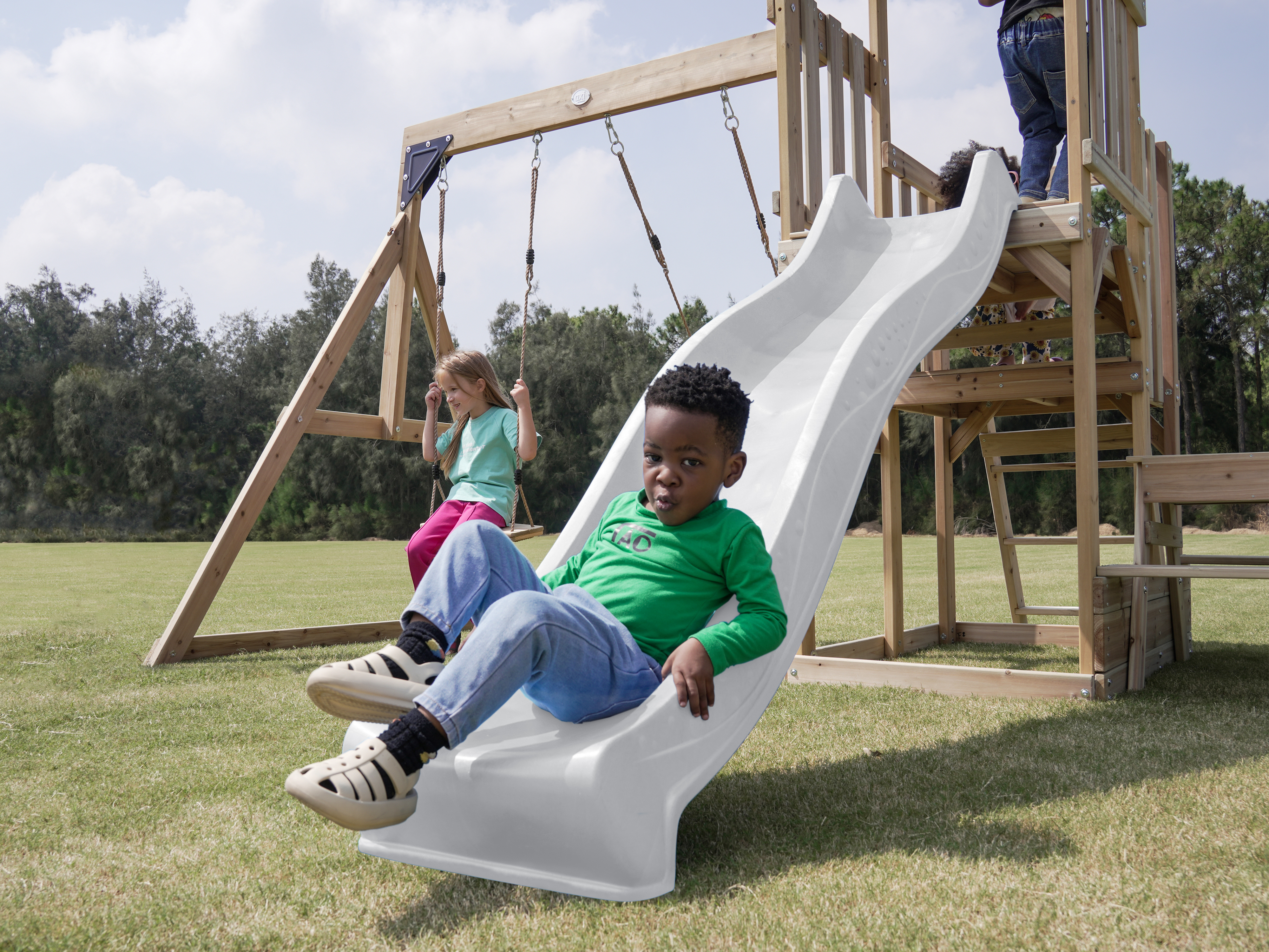 AXI Mette Aire de jeux avec balançoire double marron - blanc toboggan