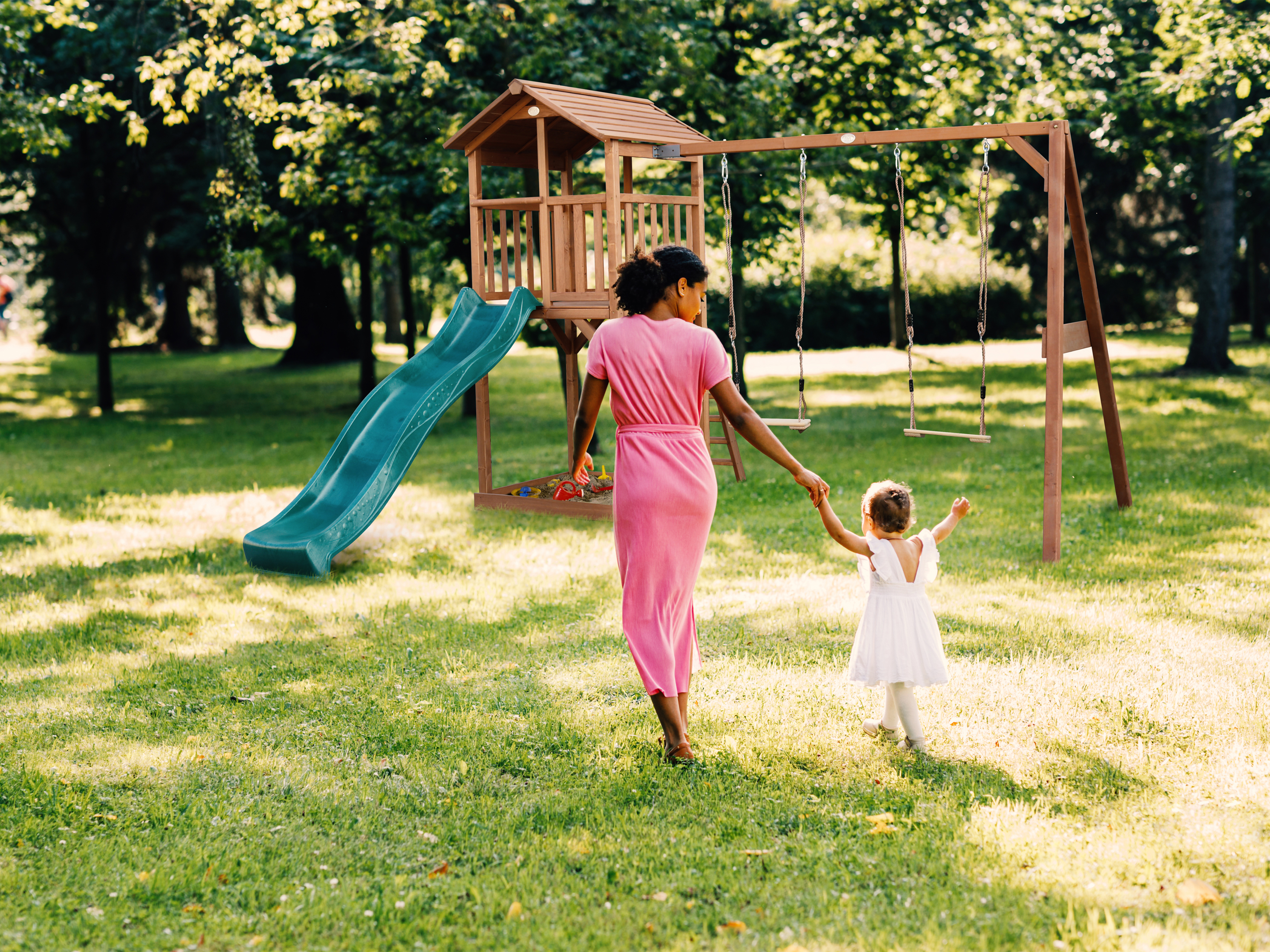 AXI Beach Tower with Double Swing Set Brown - Green Slide