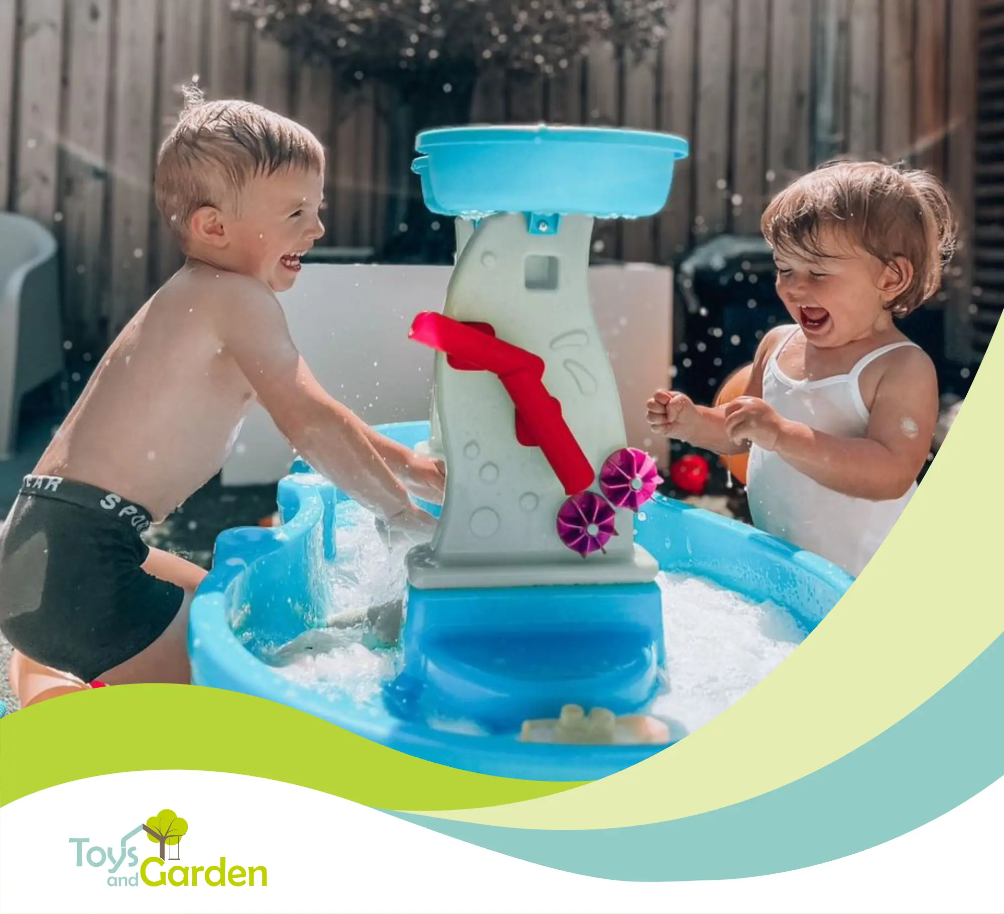 Démarrage de l'été dans le jardin : tables d'eau, salons de jardin & parasols