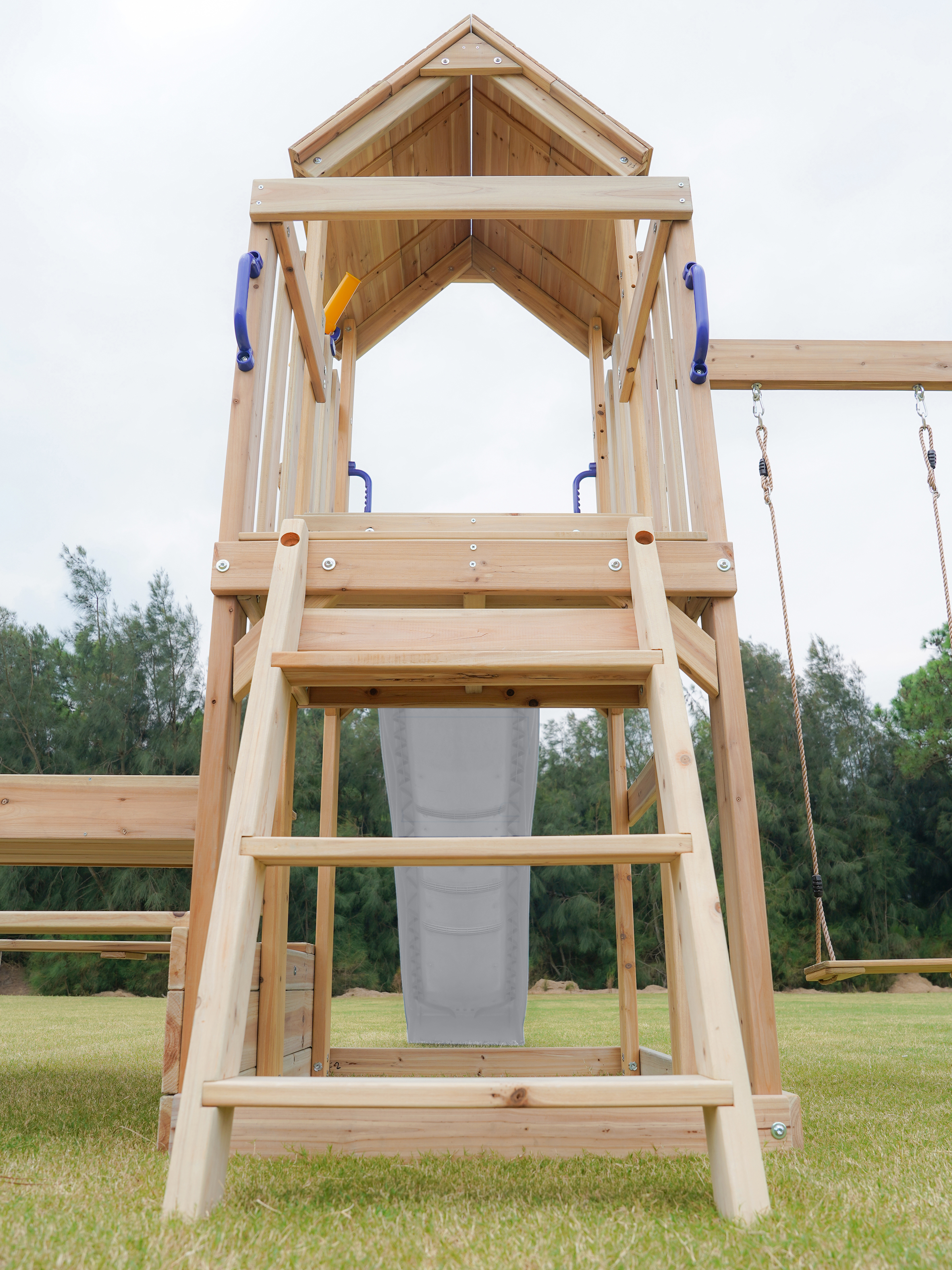 AXI Mette Aire de jeux avec balançoire double marron - blanc toboggan