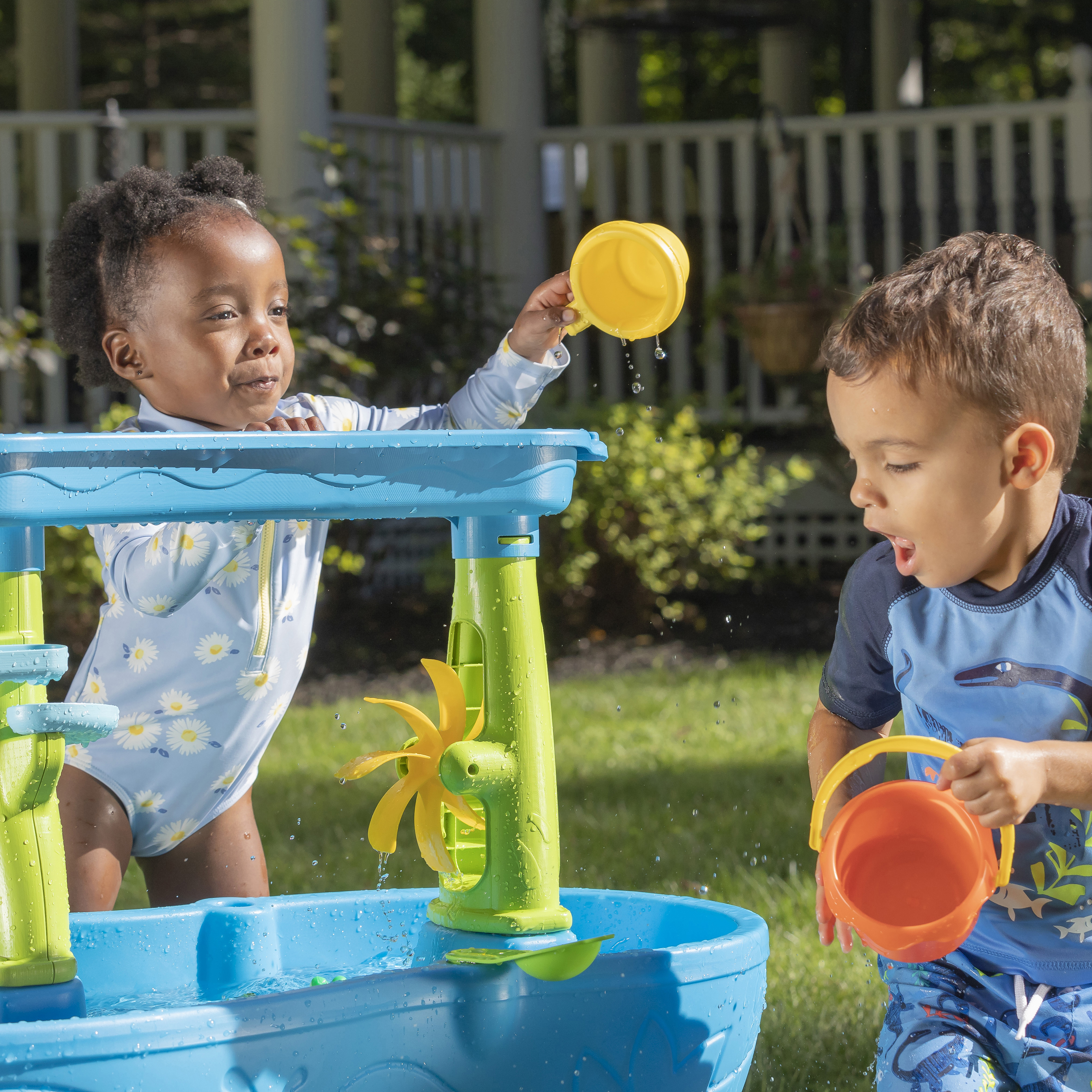 Step2 Double Showers Splash Water Table